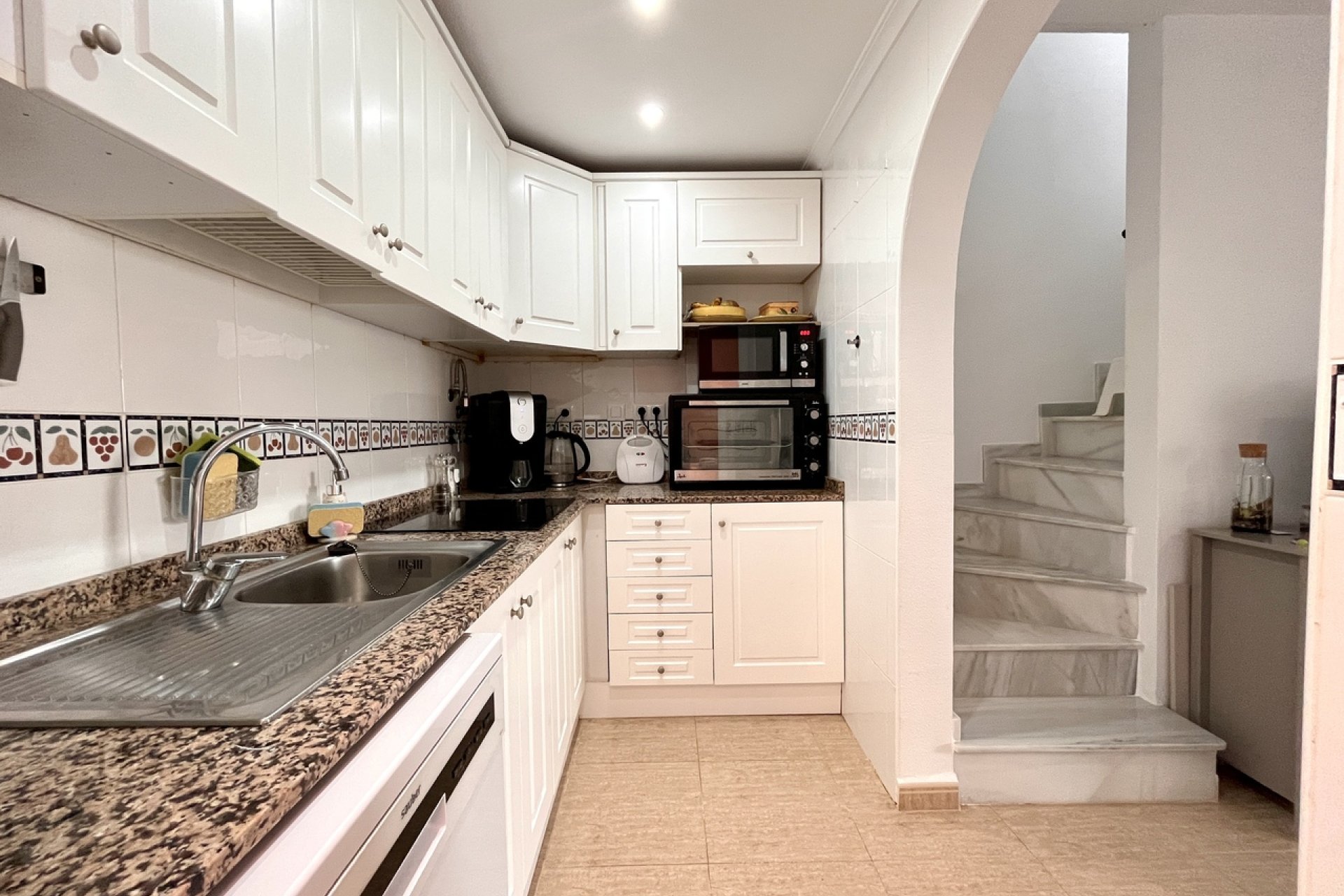 Resale - Town House -
Avileses - Inland