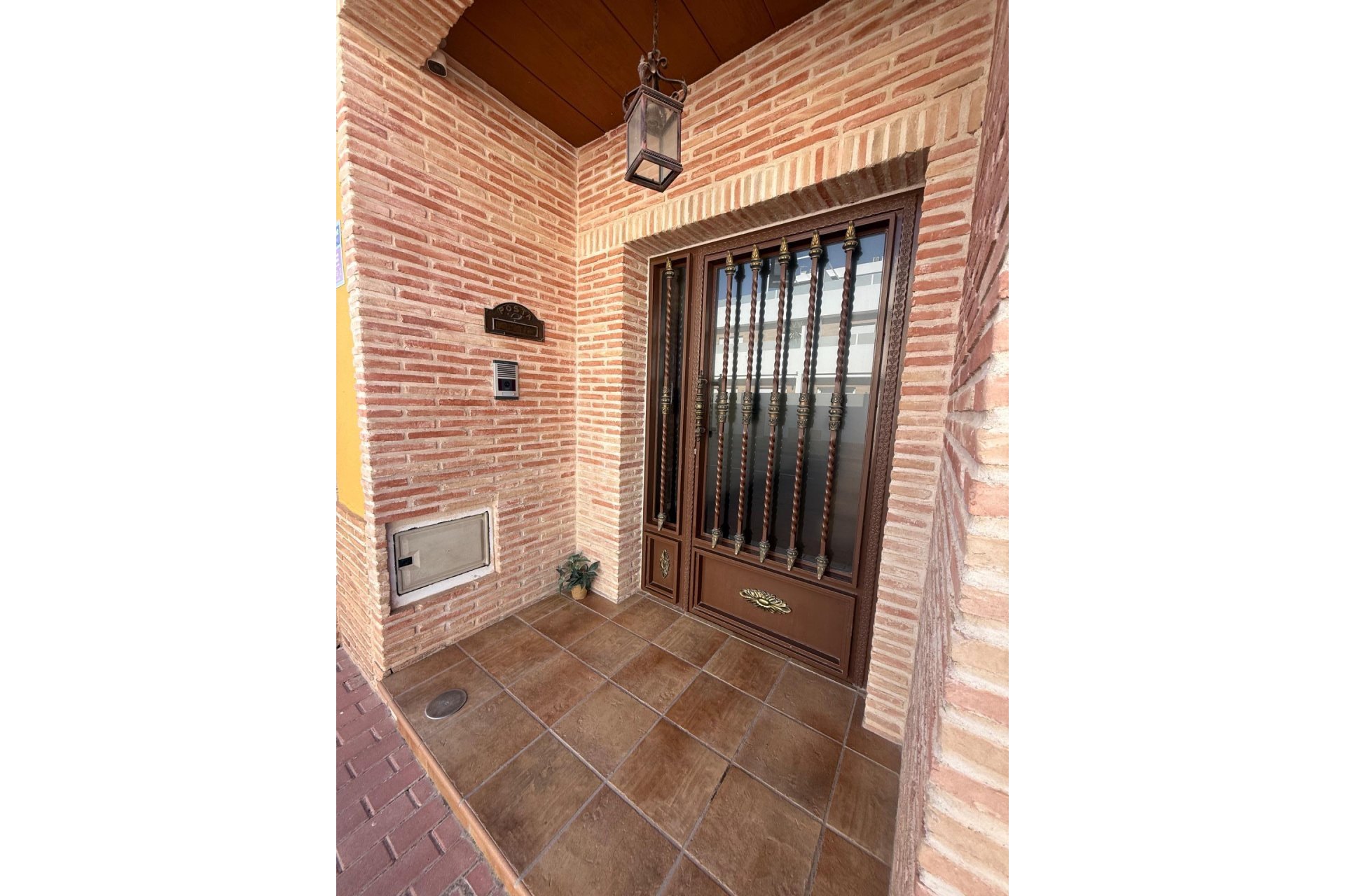 Resale - Town House -
Avileses