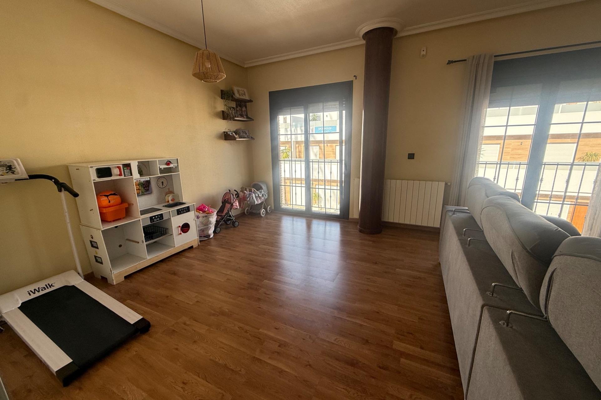 Resale - Town House -
Avileses