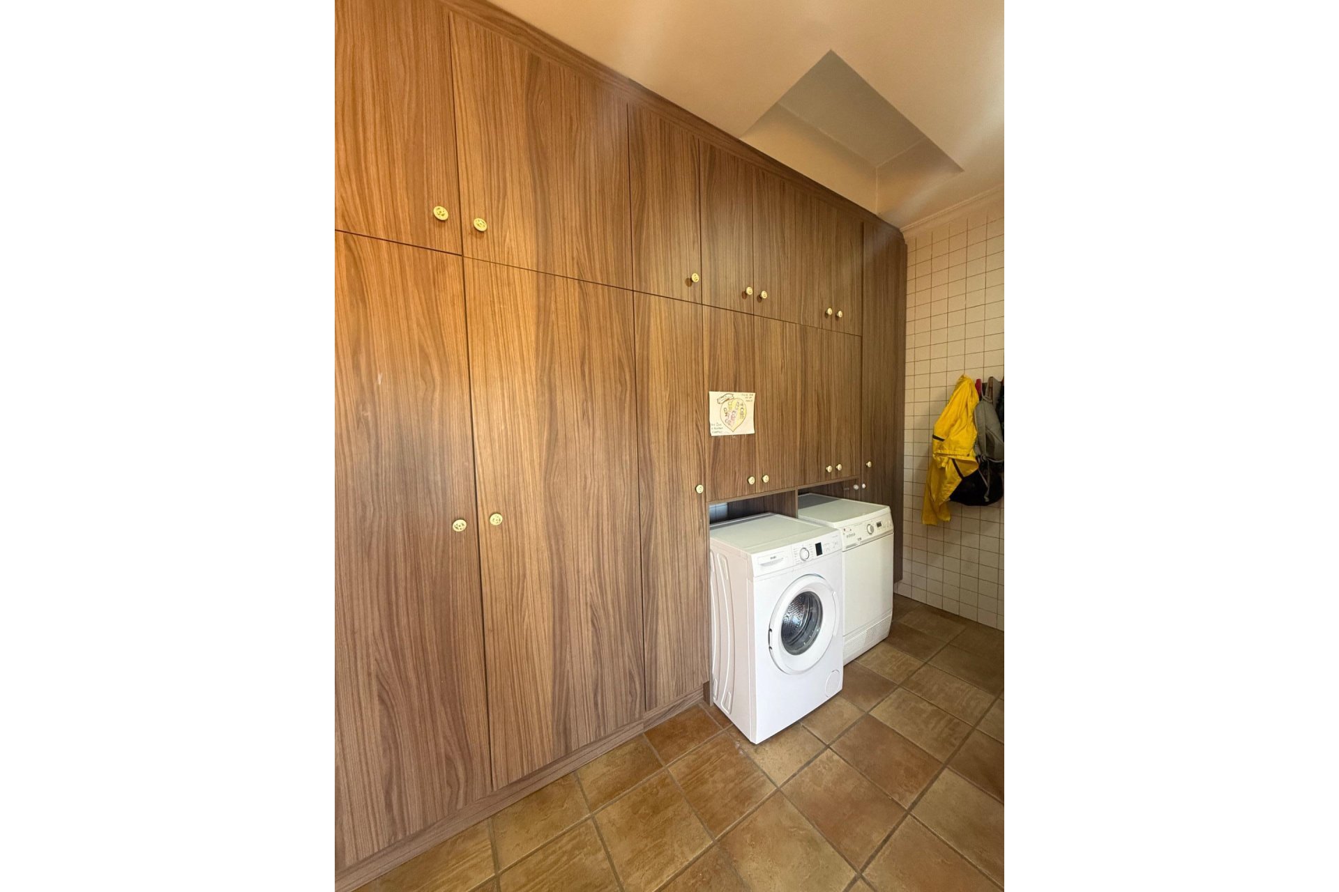 Resale - Town House -
Avileses