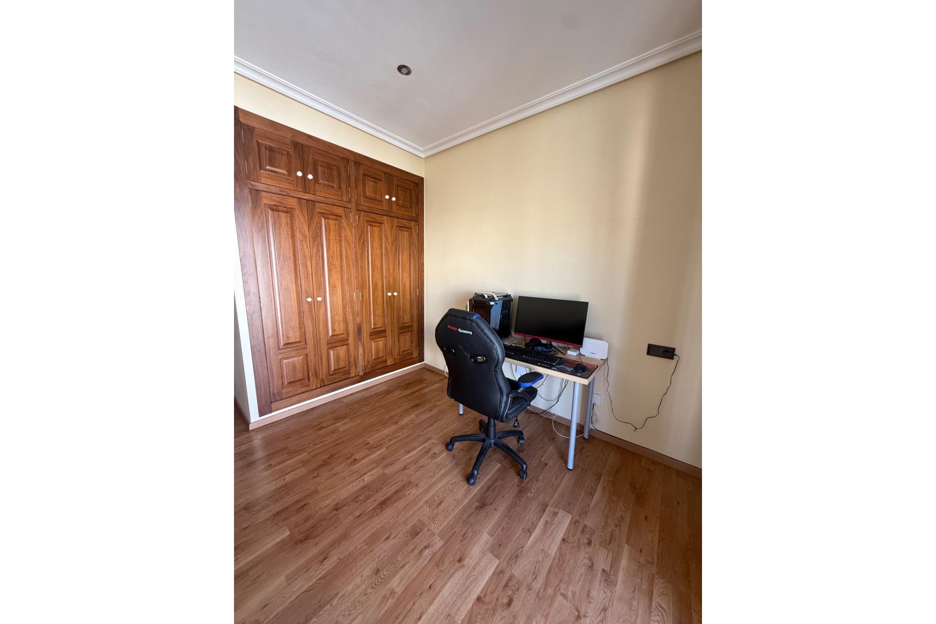 Resale - Town House -
Avileses