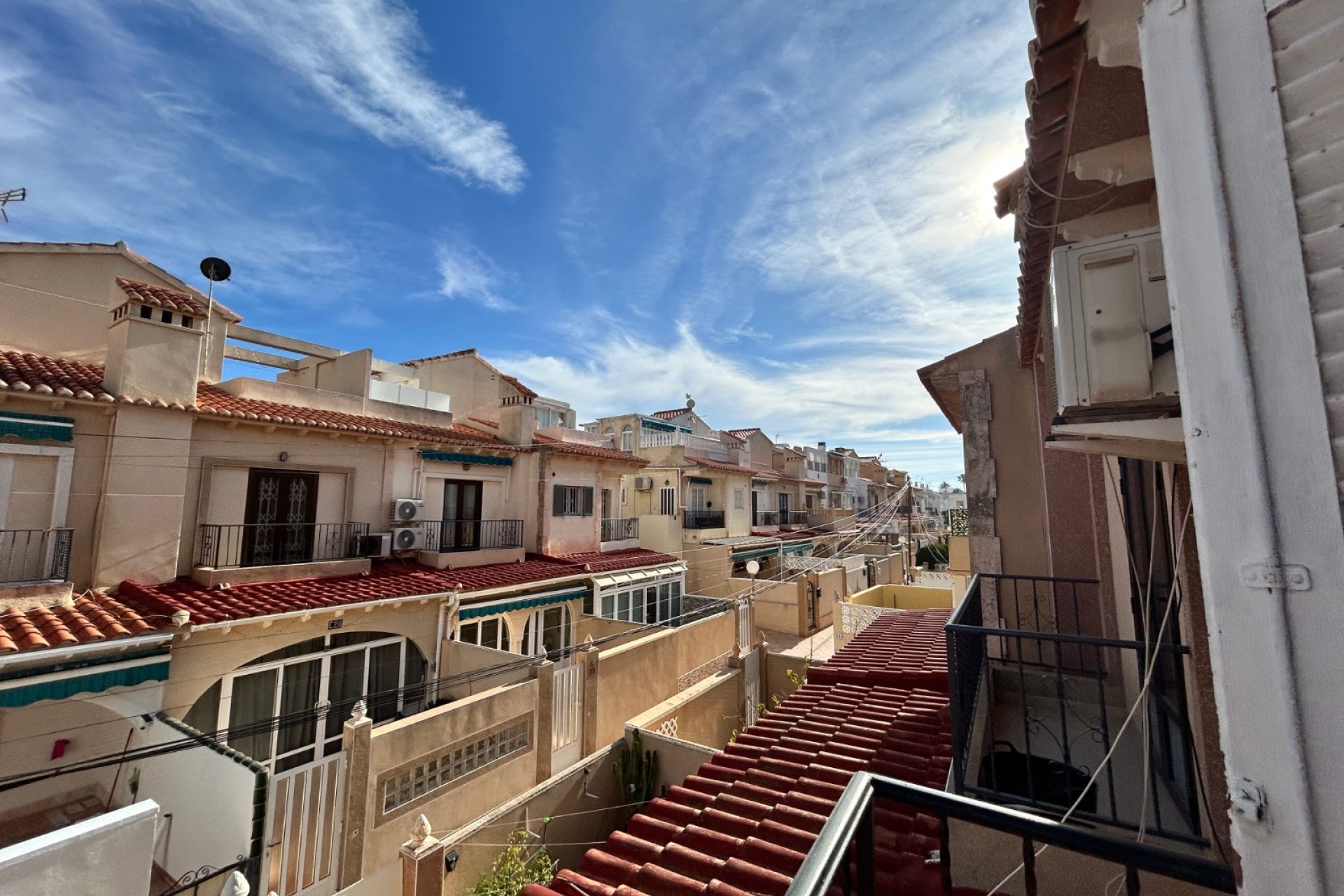 Resale - Town House -
El Chaparral - Inland