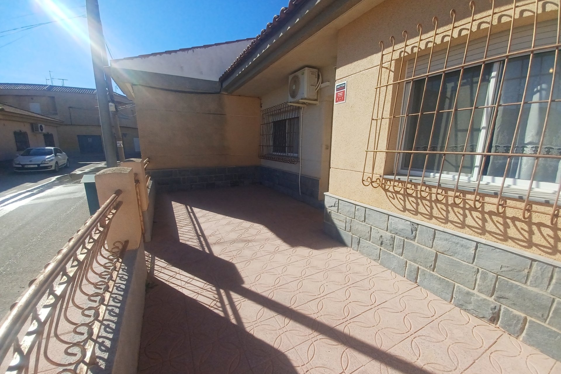 Resale - Town House -
Roldan - Inland