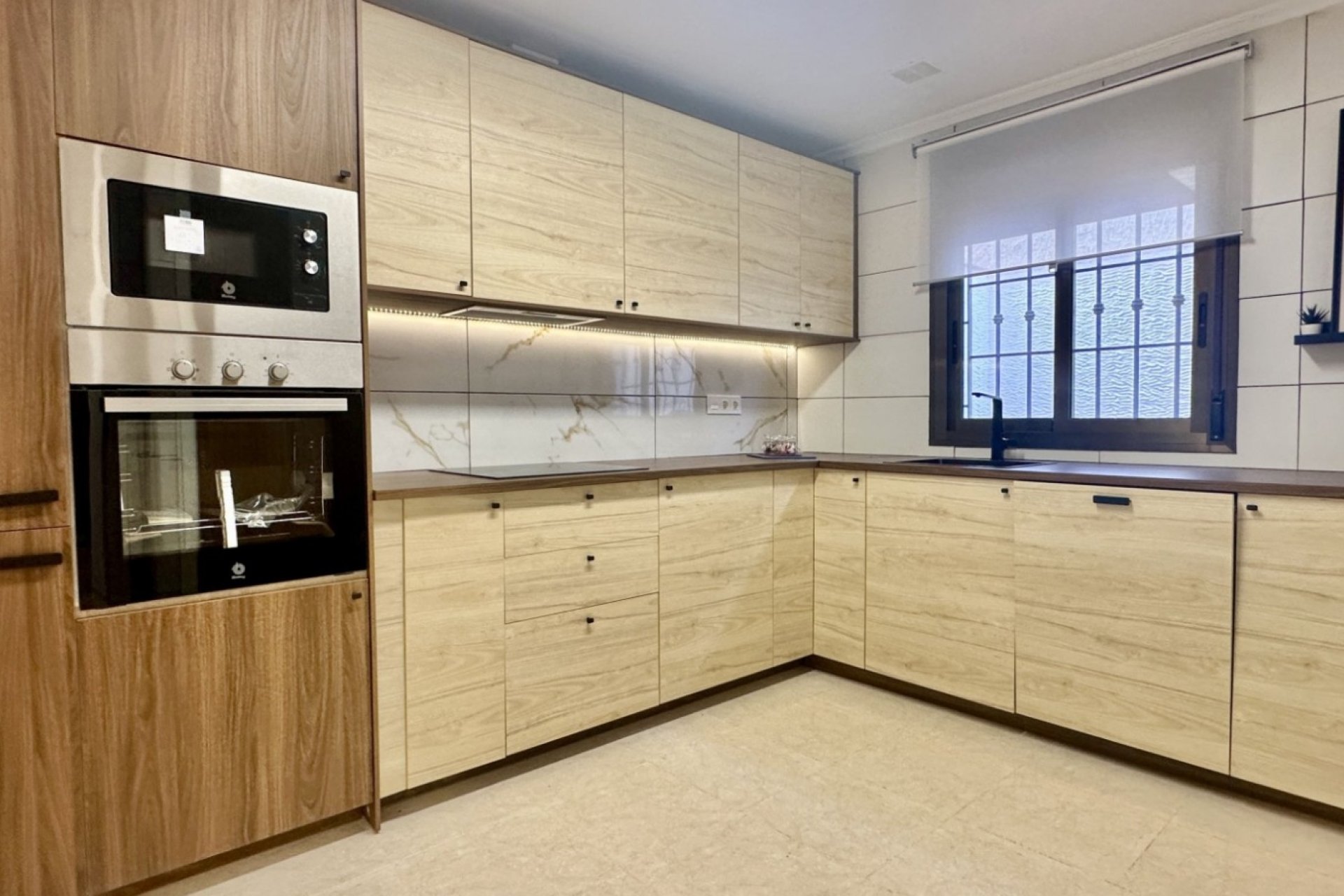 Resale - Town House -
San Miguel de Salinas - Inland