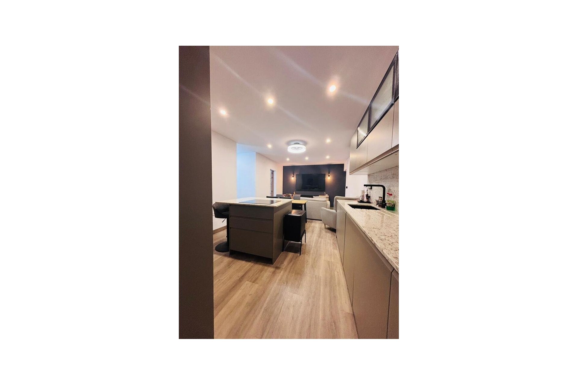 Resale - Town House -
San Miguel de Salinas - Inland