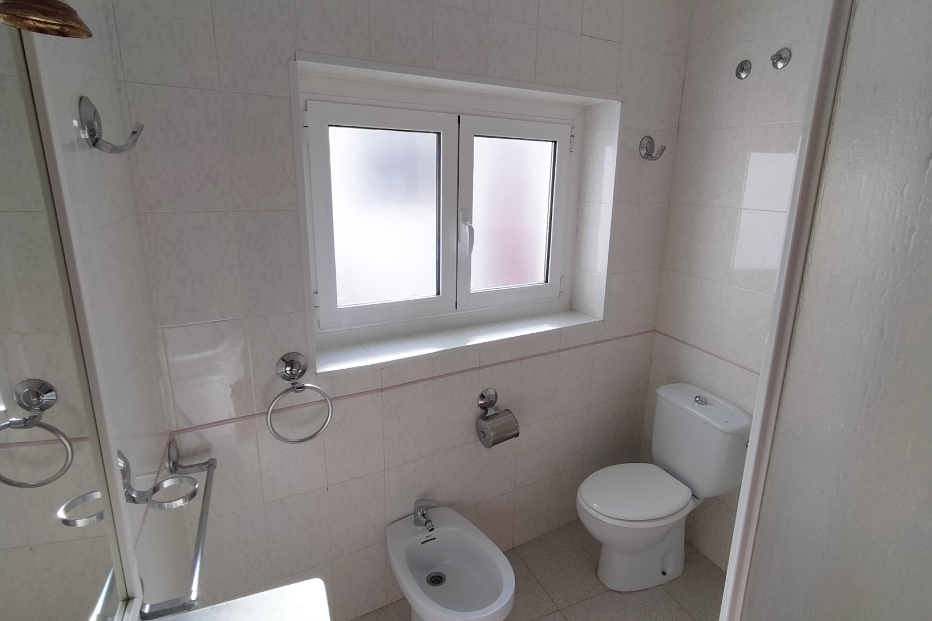 Resale - Town House -
Sax - Inland