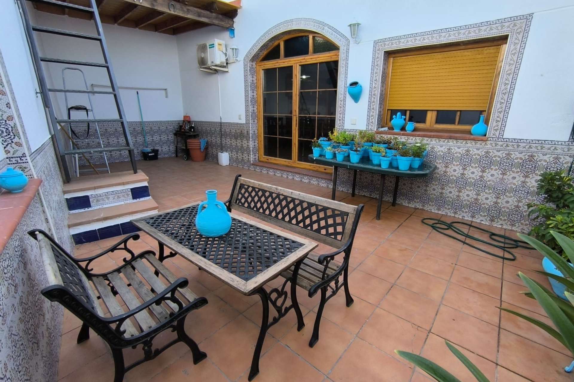 Resale - Town House -
Sax - Inland