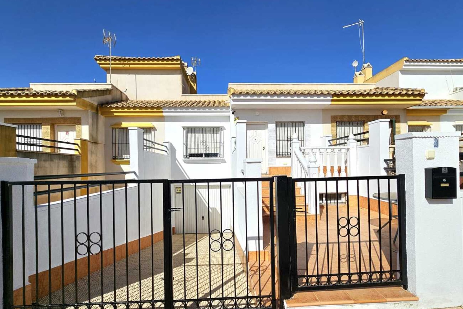 Resale - Town House -
Sucina