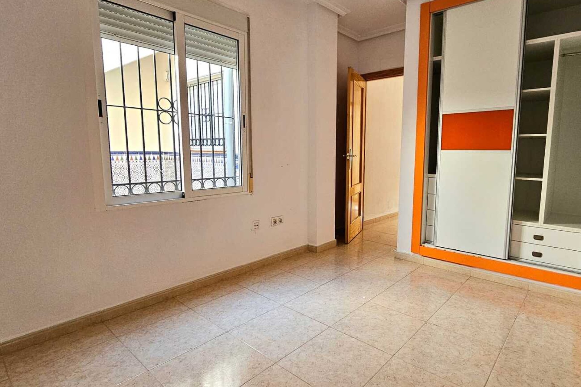 Resale - Town House -
Sucina