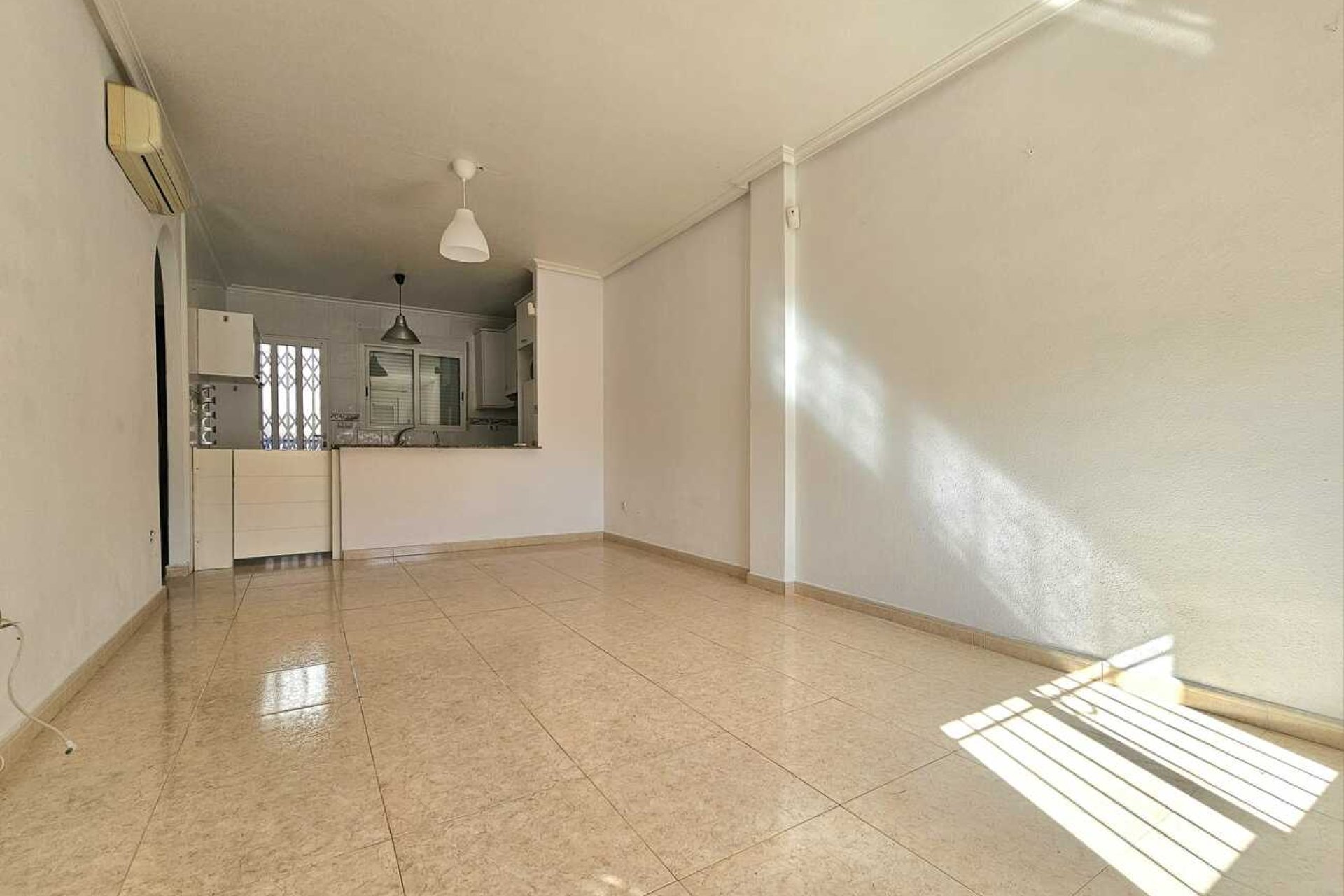 Resale - Town House -
Sucina