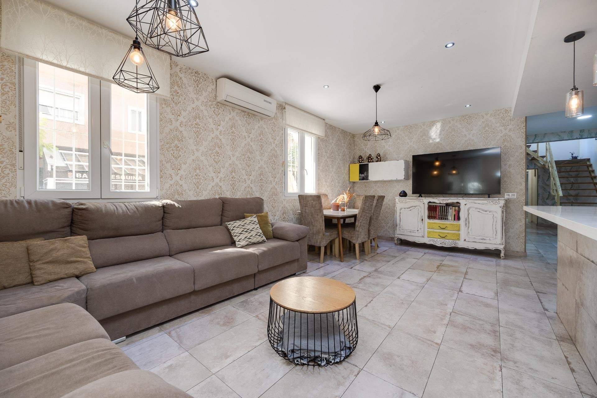 Resale - Town House -
Torrevieja - Centro