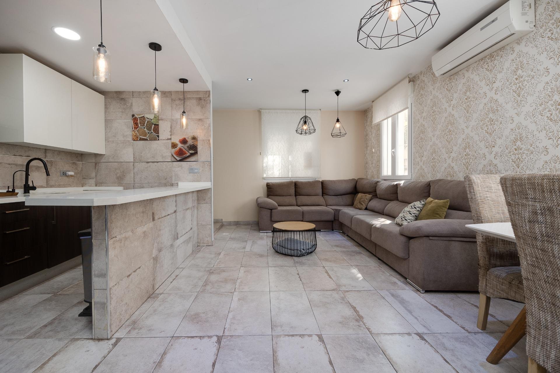 Resale - Town House -
Torrevieja - Centro