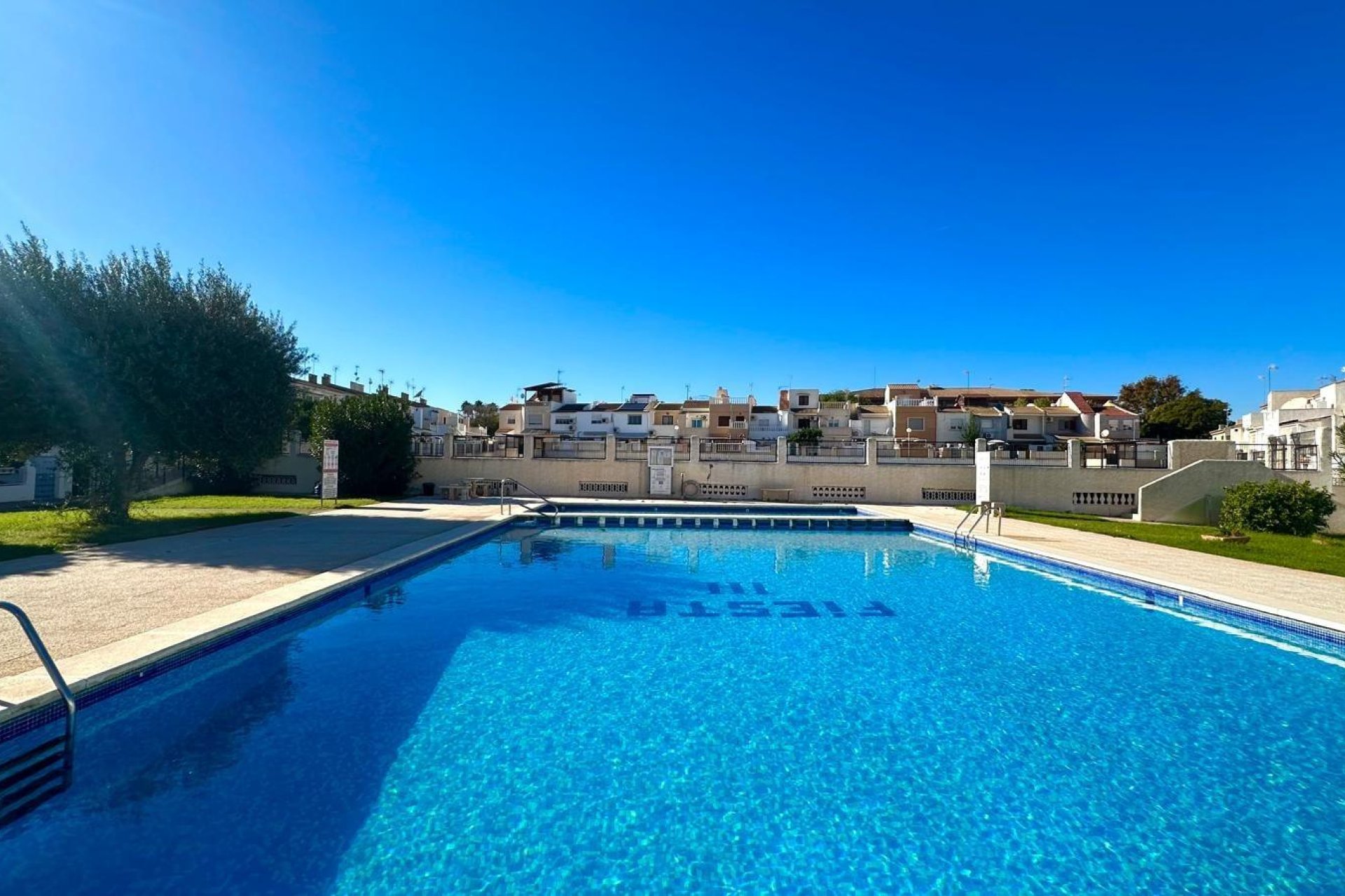 Resale - Town House -
Torrevieja - Estacion De Autobuses