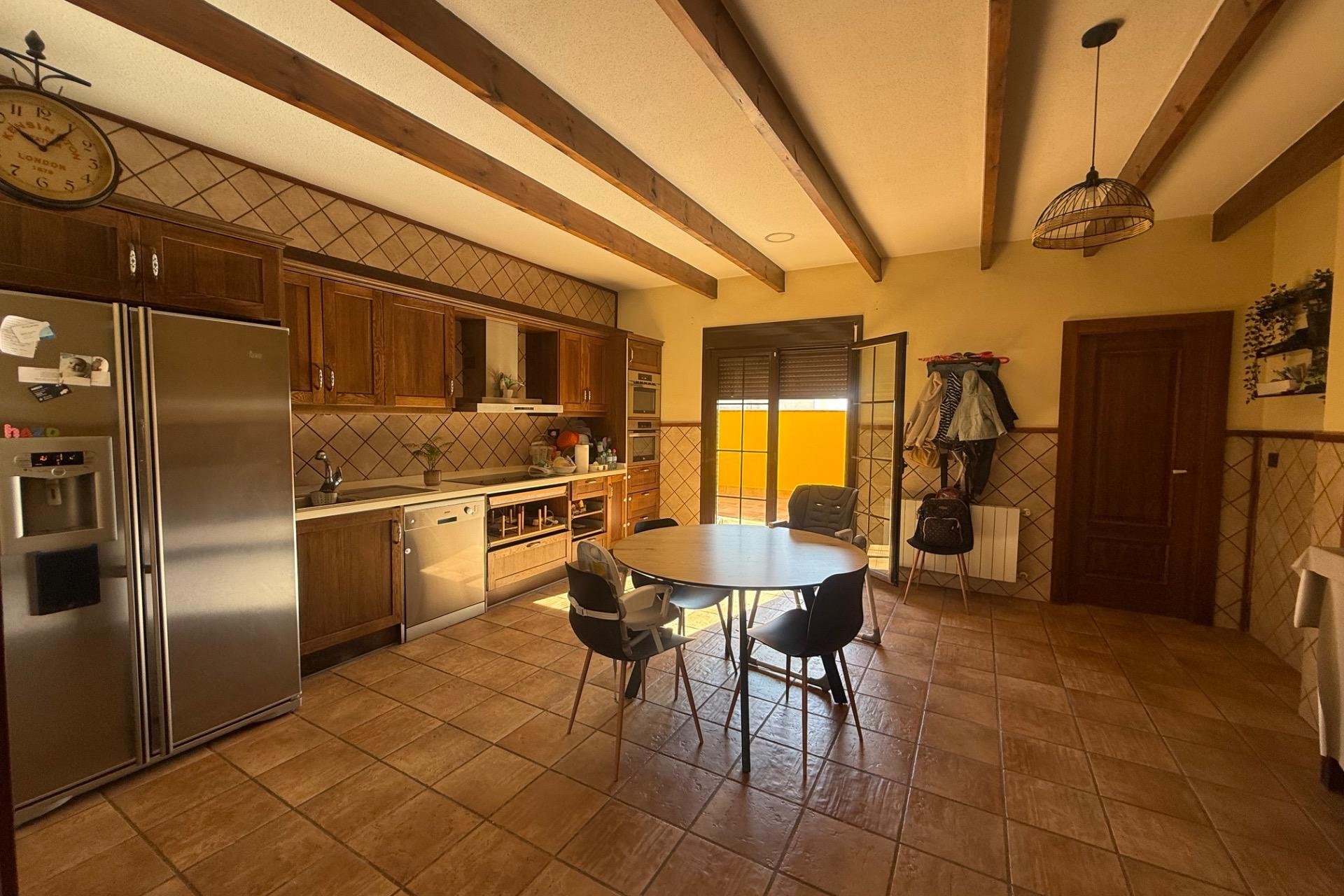 Resale - Townhouse -
Avileses