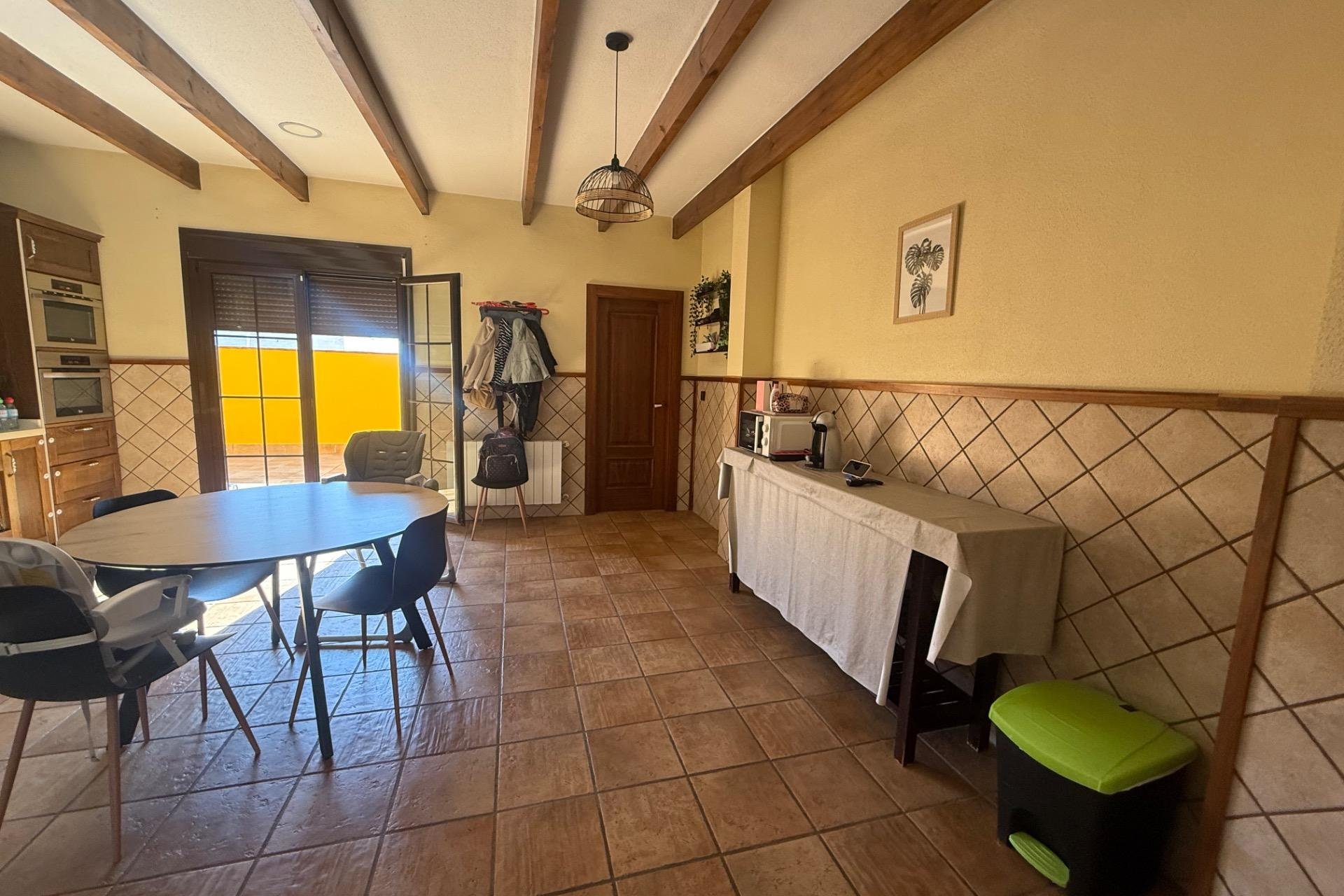 Resale - Townhouse -
Avileses