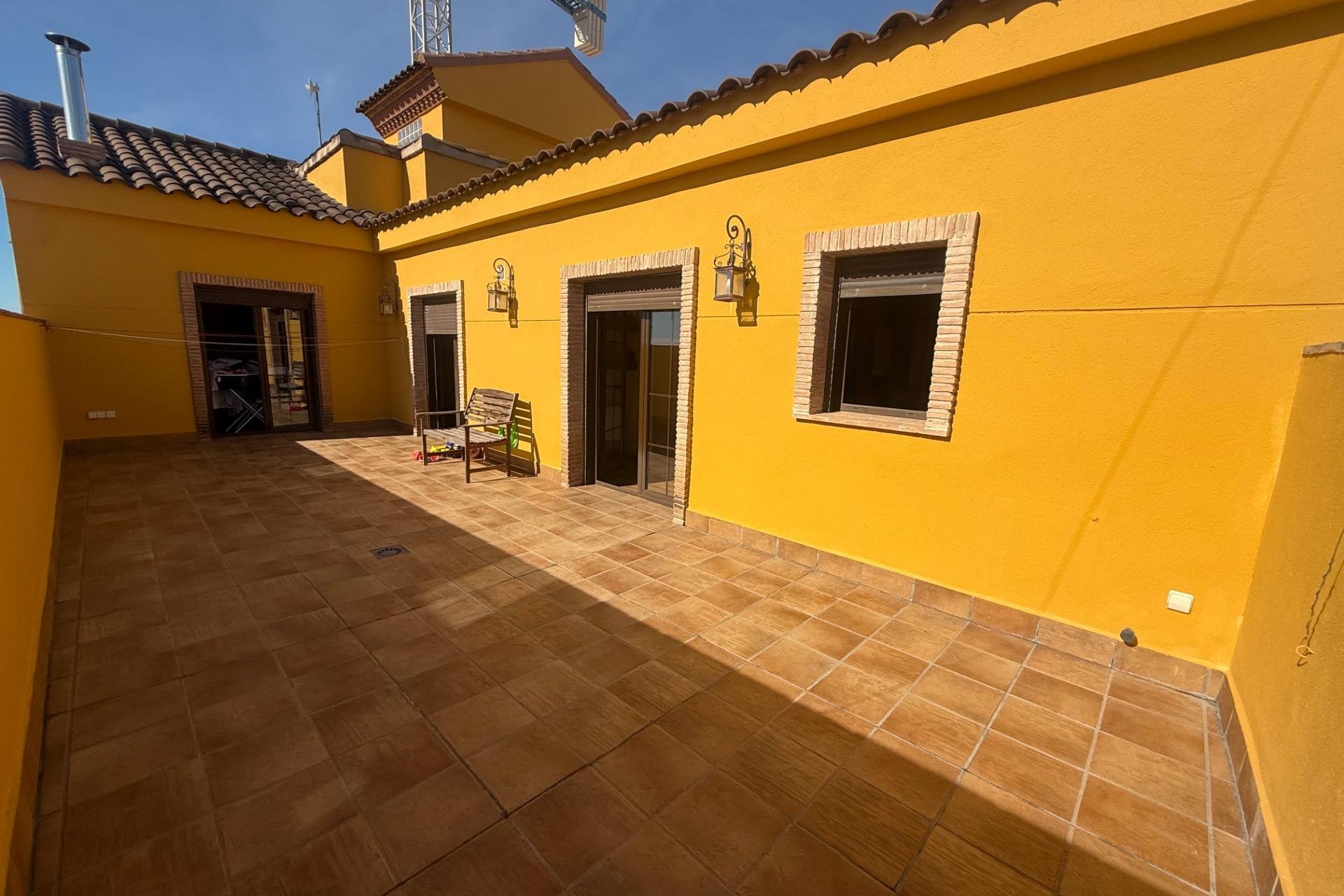 Resale - Townhouse -
Avileses
