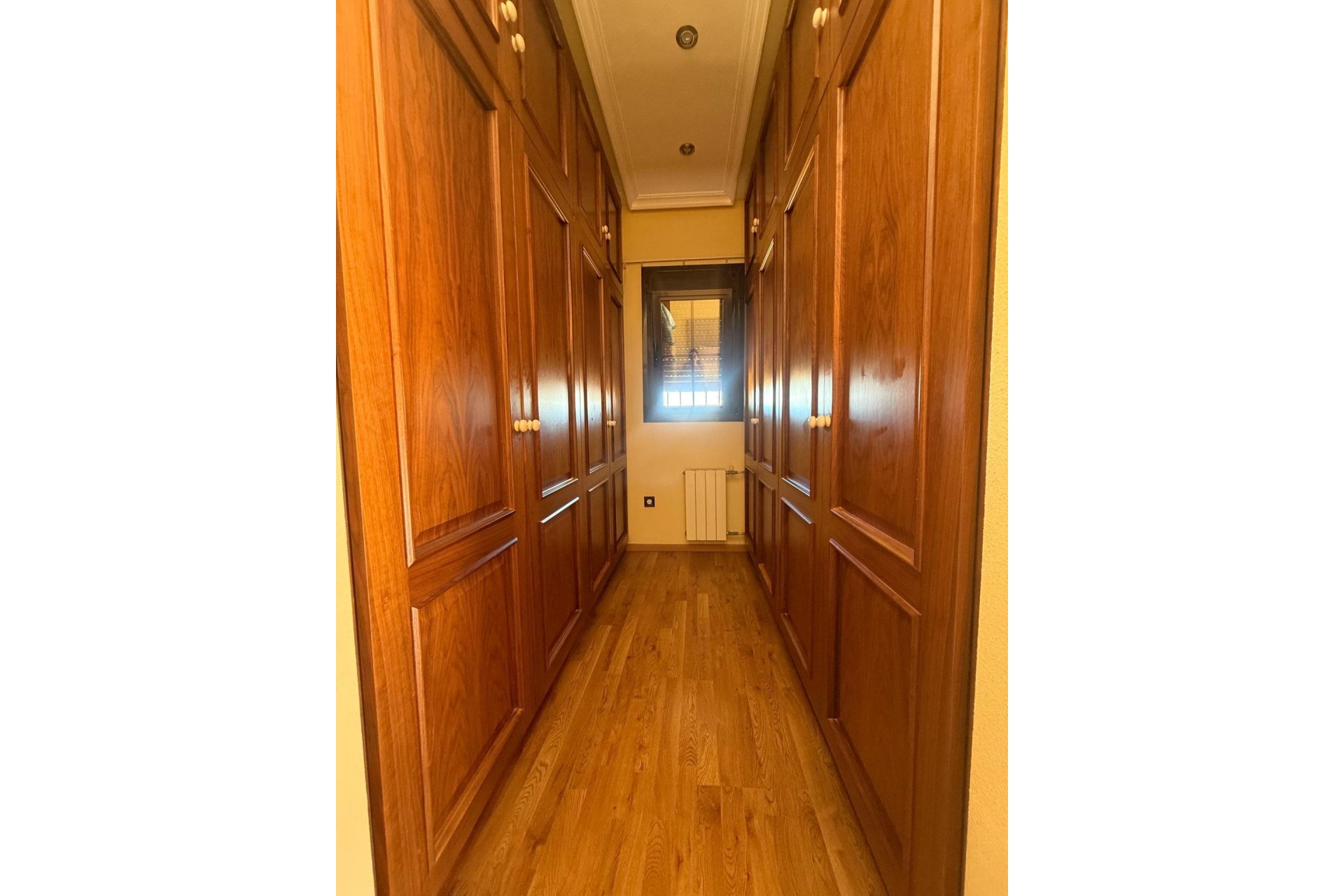 Resale - Townhouse -
Avileses