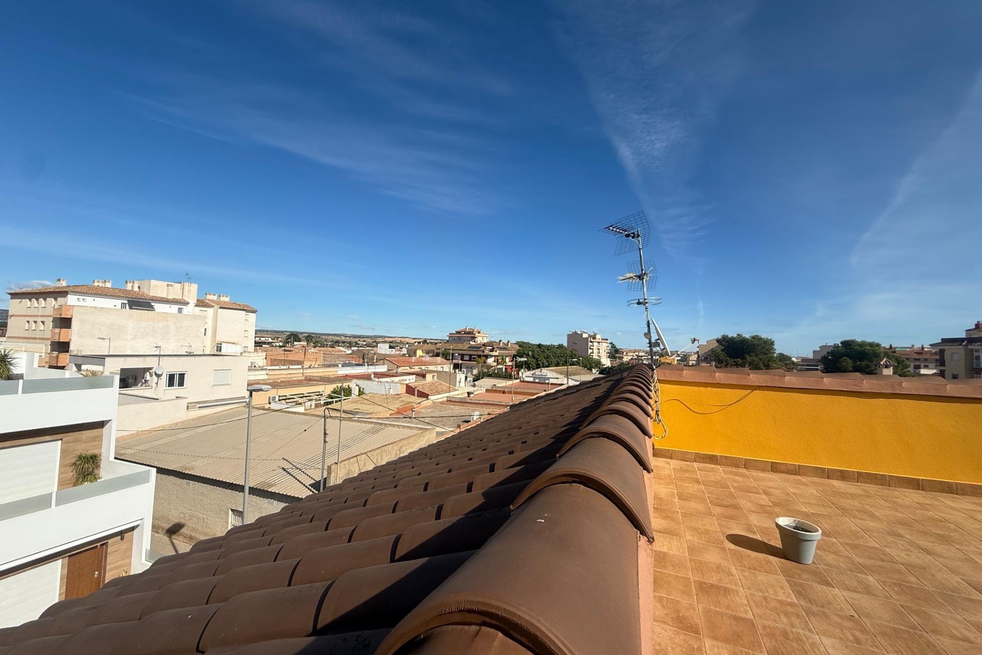 Resale - Townhouse -
Avileses