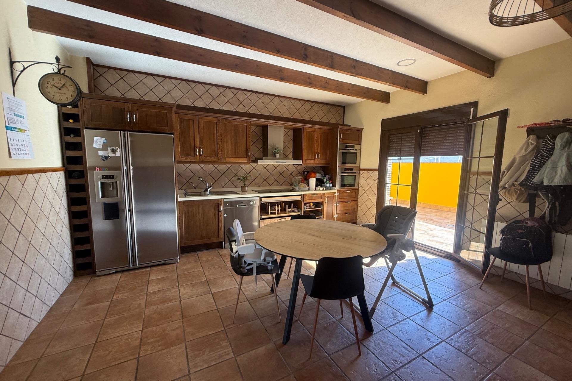 Resale - Townhouse -
Avileses