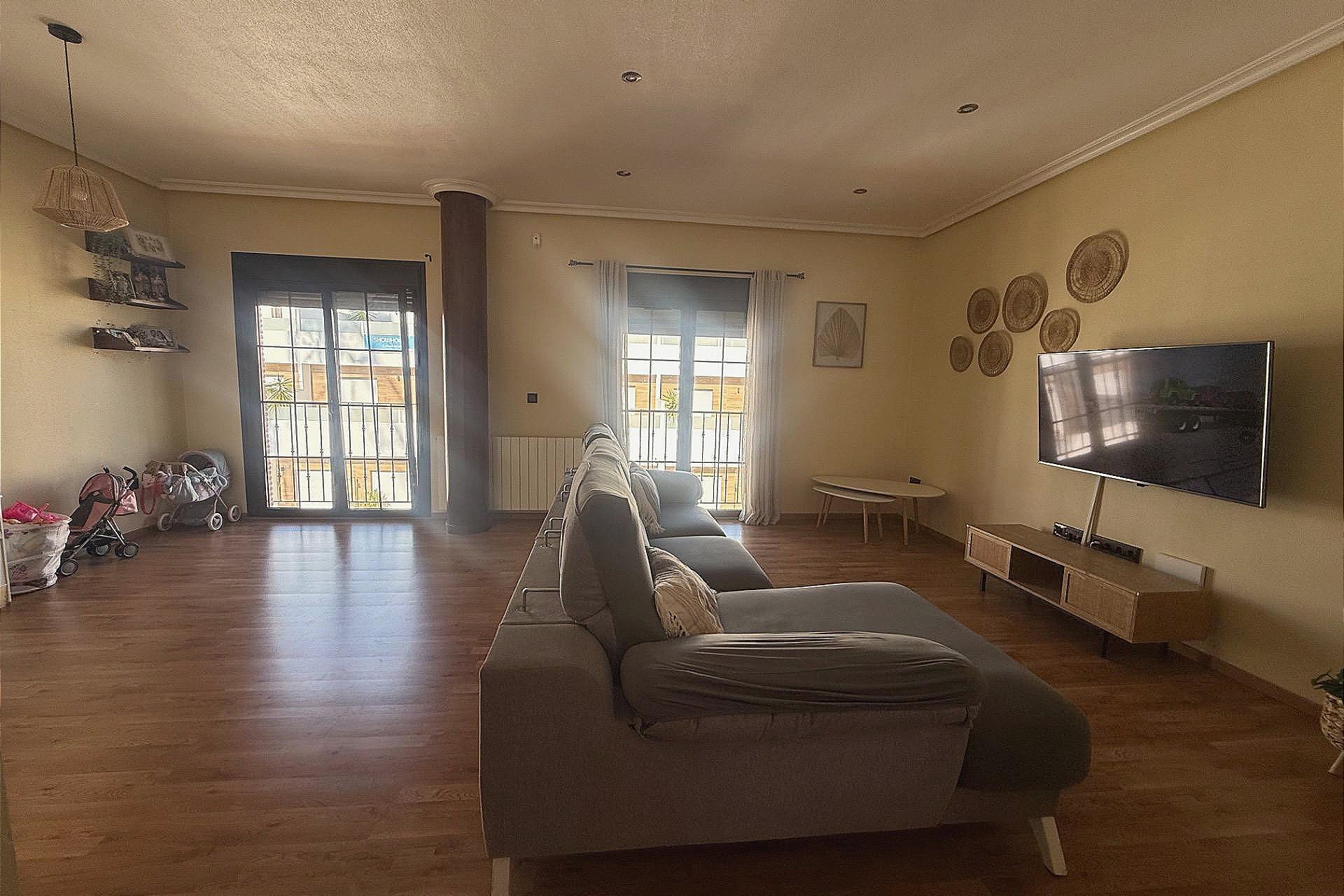 Resale - Townhouse -
Avileses