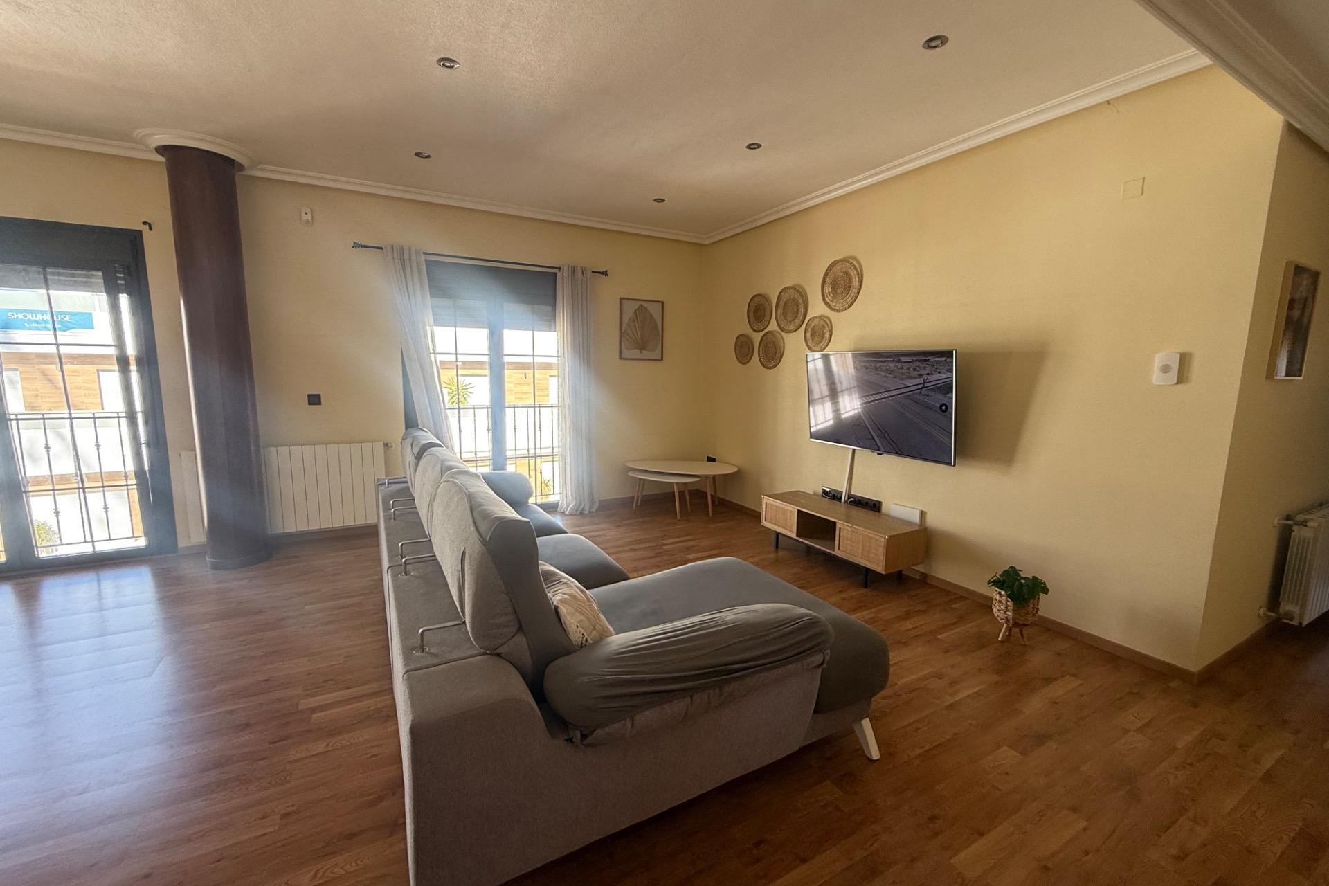 Resale - Townhouse -
Avileses