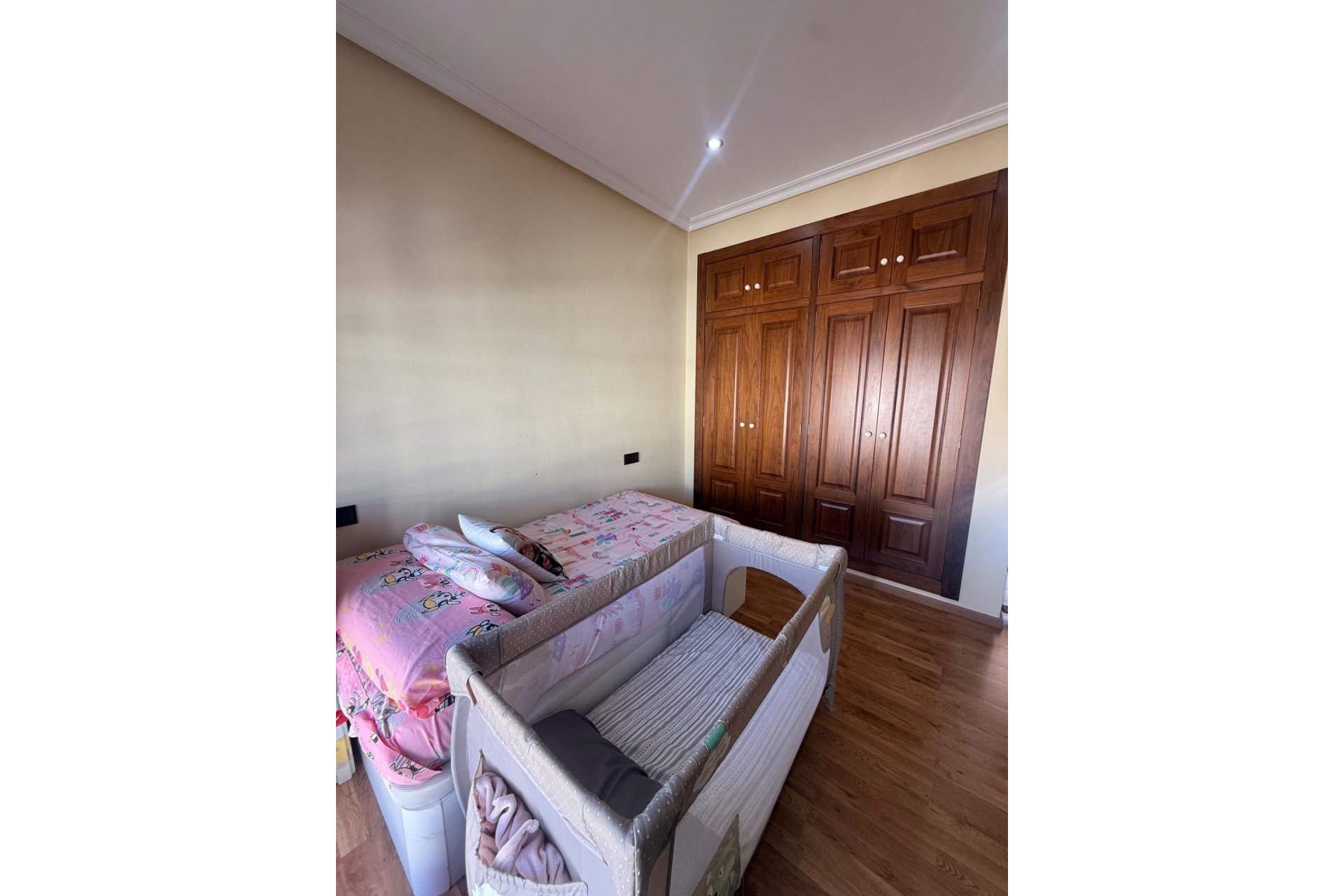 Resale - Townhouse -
Avileses