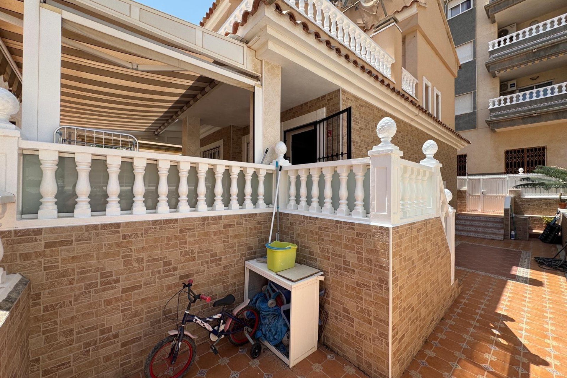 Resale - Townhouse -
Guardamar del Segura - Urbanizaciones