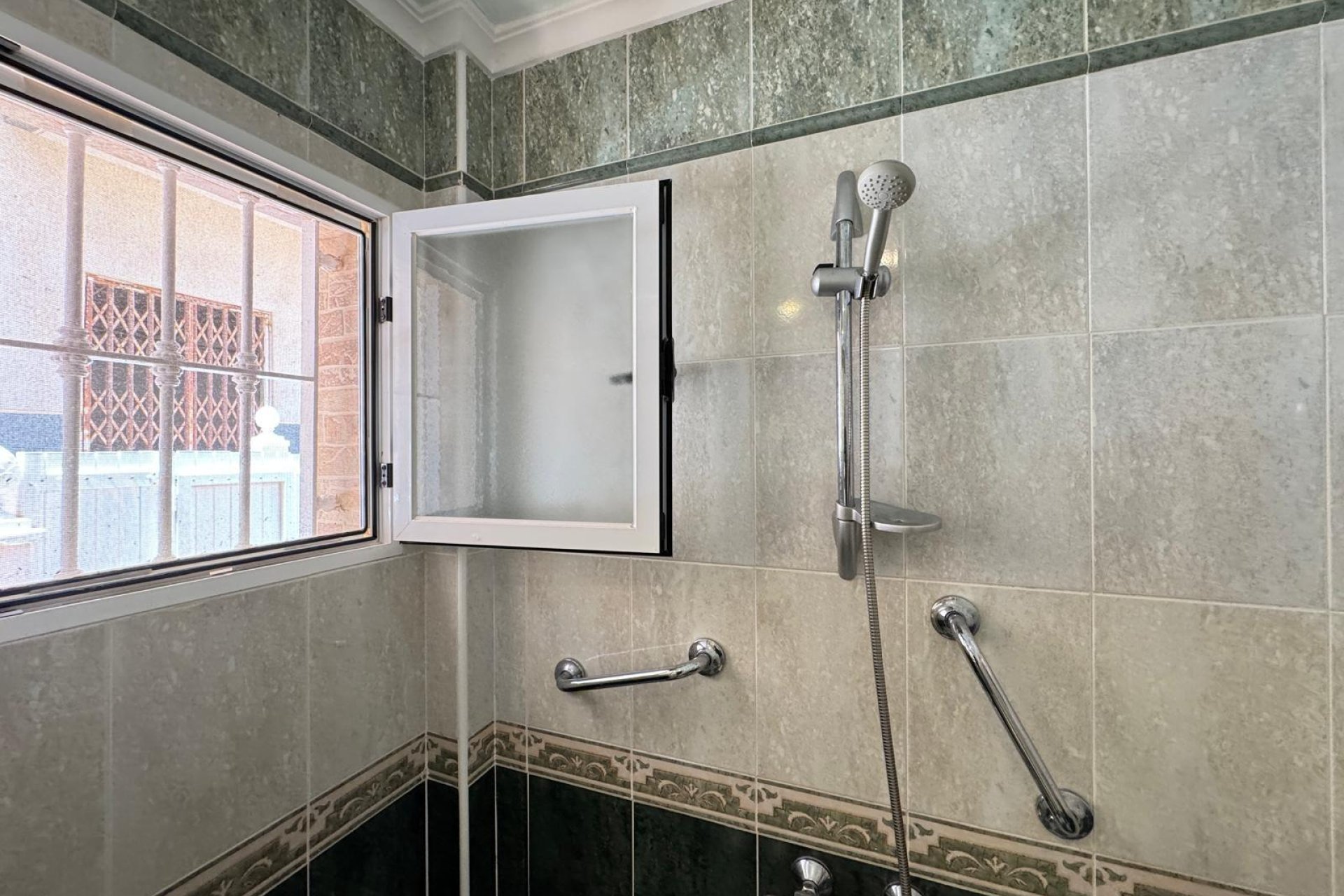 Resale - Townhouse -
Guardamar del Segura - Urbanizaciones