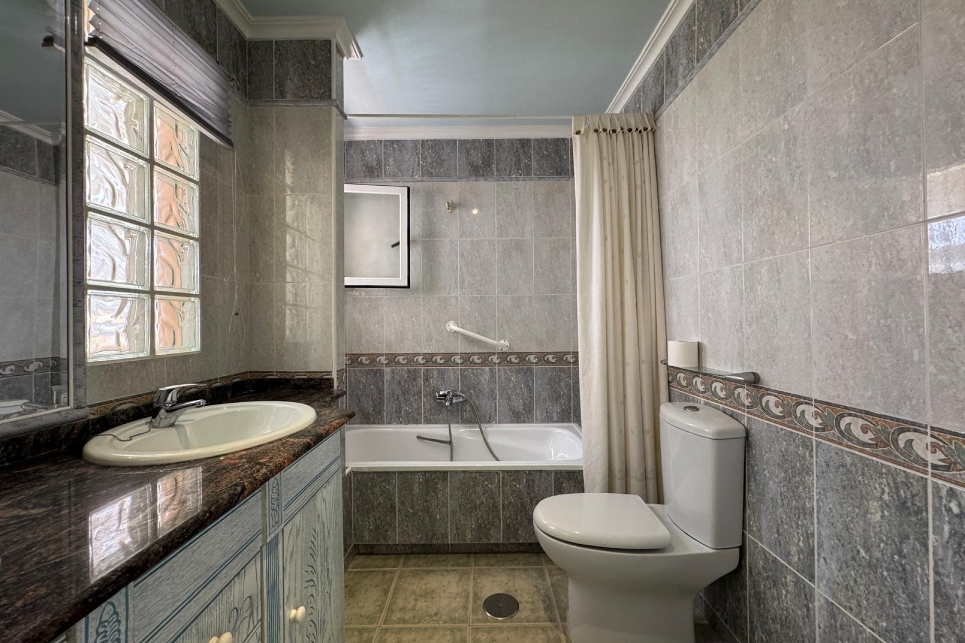 Resale - Townhouse -
Guardamar del Segura - Urbanizaciones