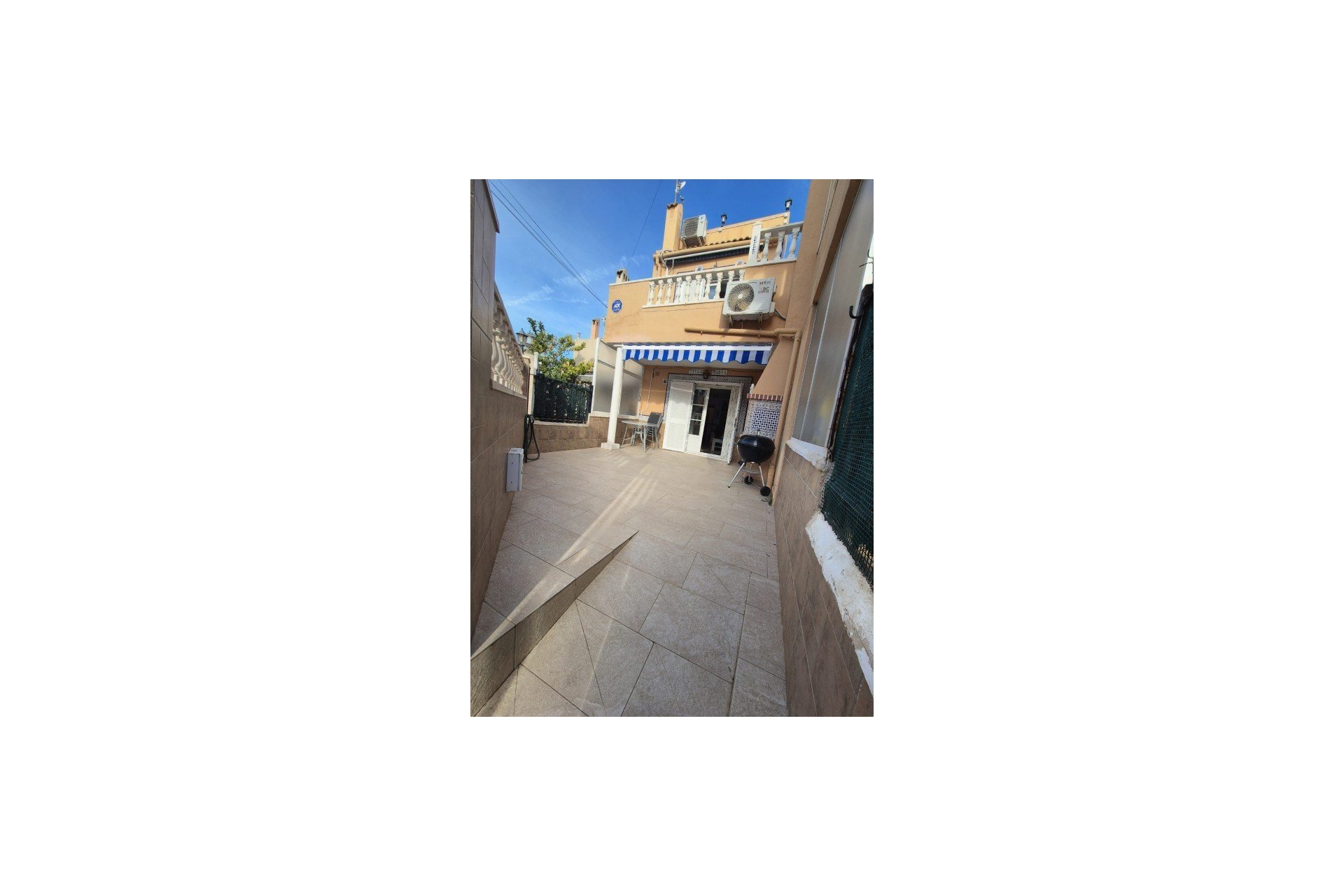 Resale - Townhouse -
La Rosaleda - Inland