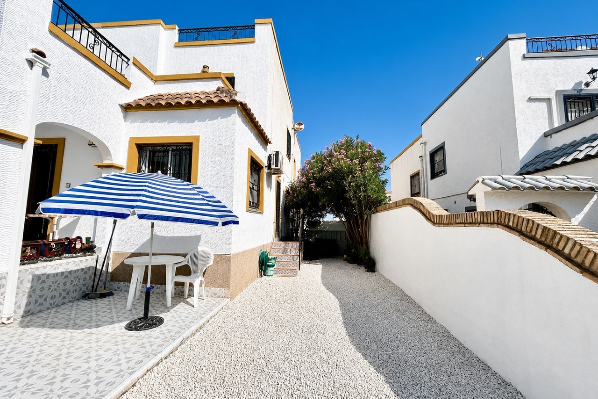 Resale - Townhouse -
Los Altos - Costa Blanca