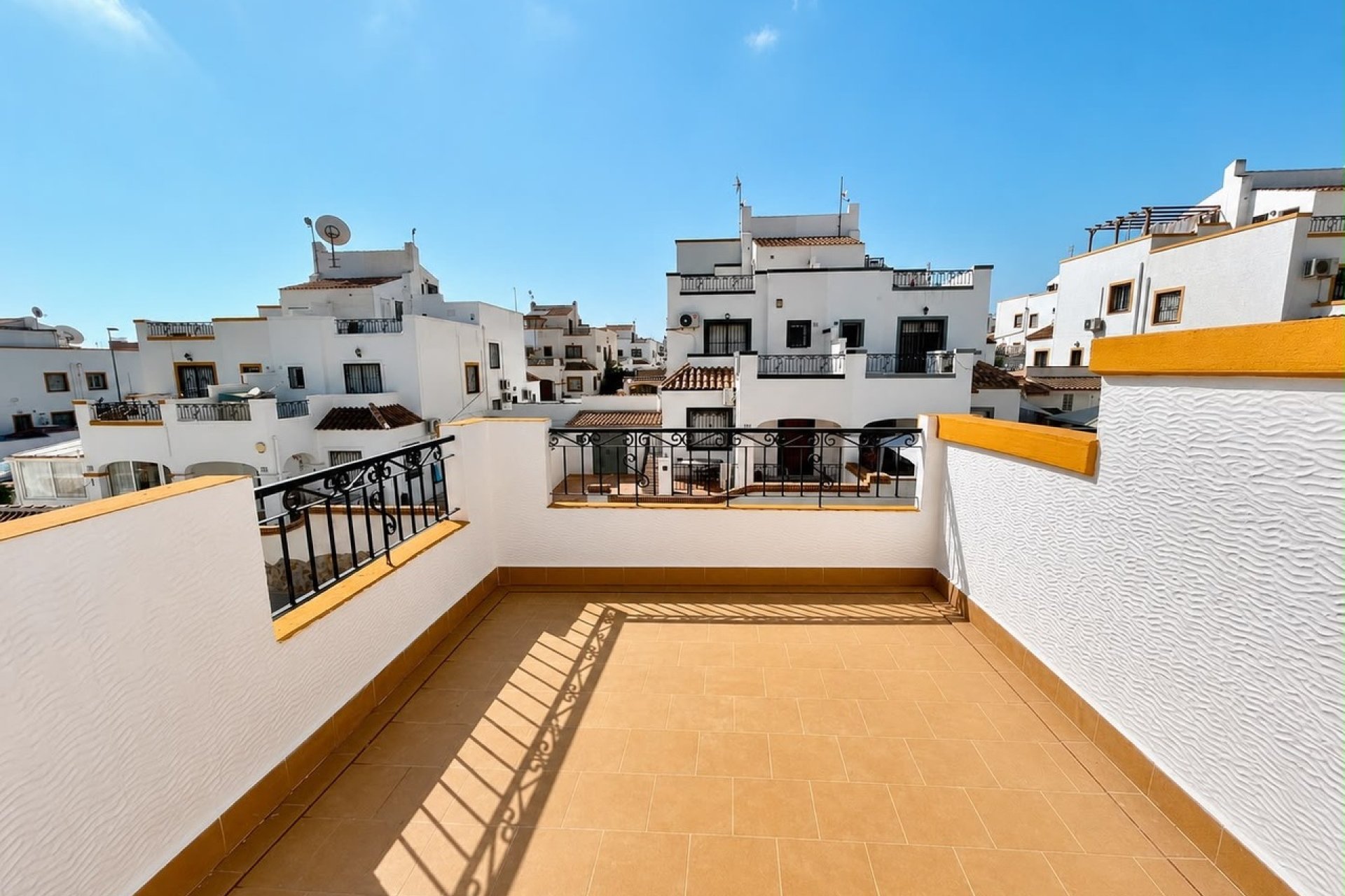Resale - Townhouse -
Los Altos - Costa Blanca
