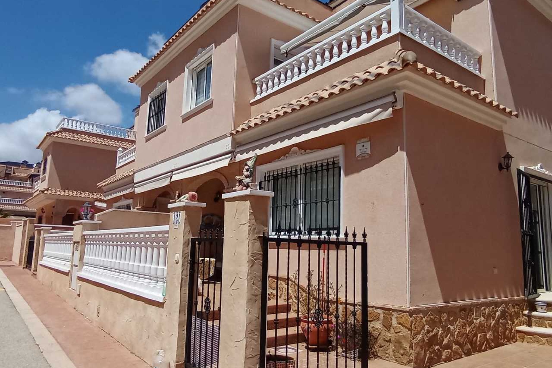 Resale - Townhouse -
Los Dolses - Inland