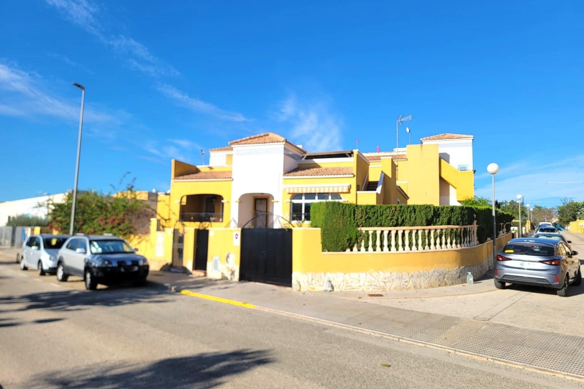 Resale - Townhouse -
Los Montesinos - Los Montesinos - Urb. La Herrada
