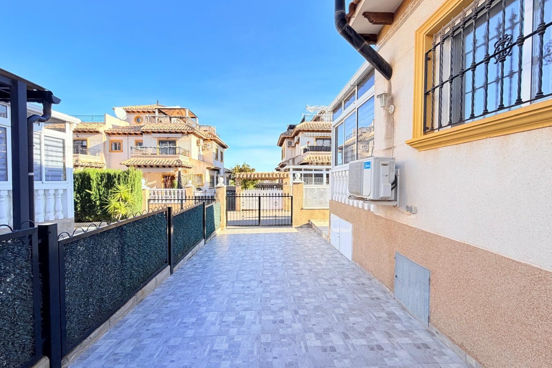 Resale - Townhouse -
Orihuela Costa - Las Filipinas