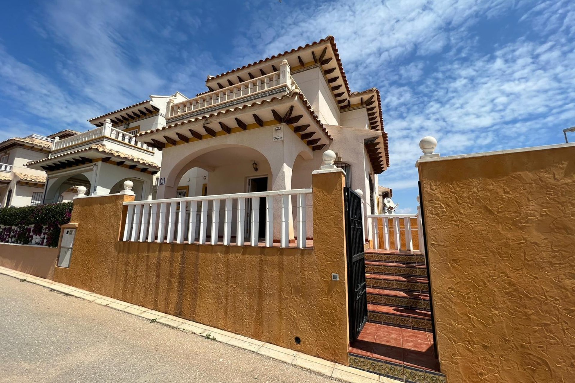 Resale - Townhouse -
Orihuela Costa - Montezenia