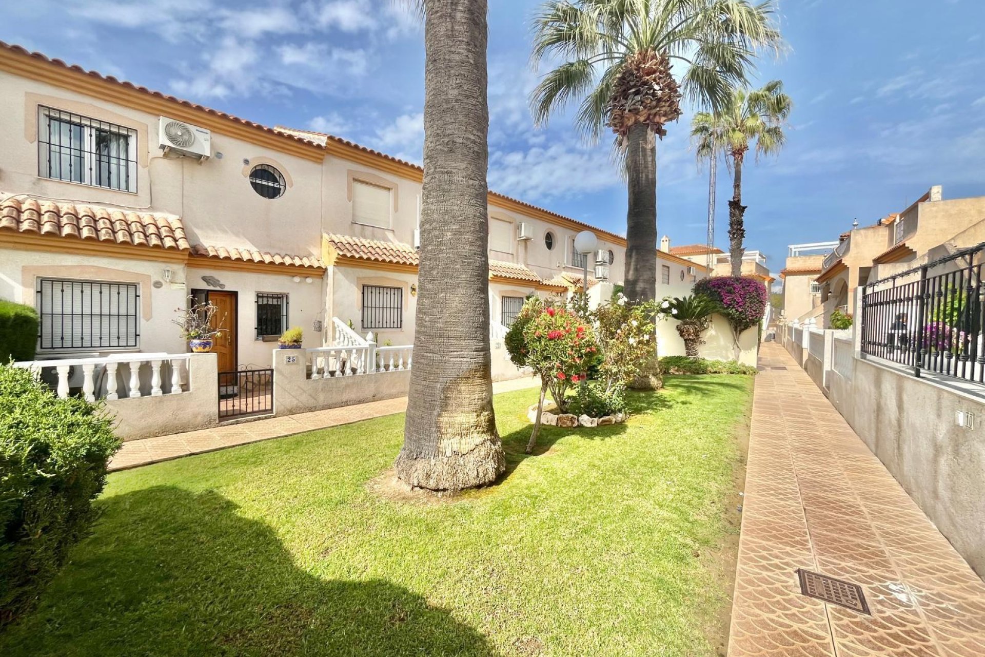 Resale - Townhouse -
Orihuela Costa - Playa Flamenca