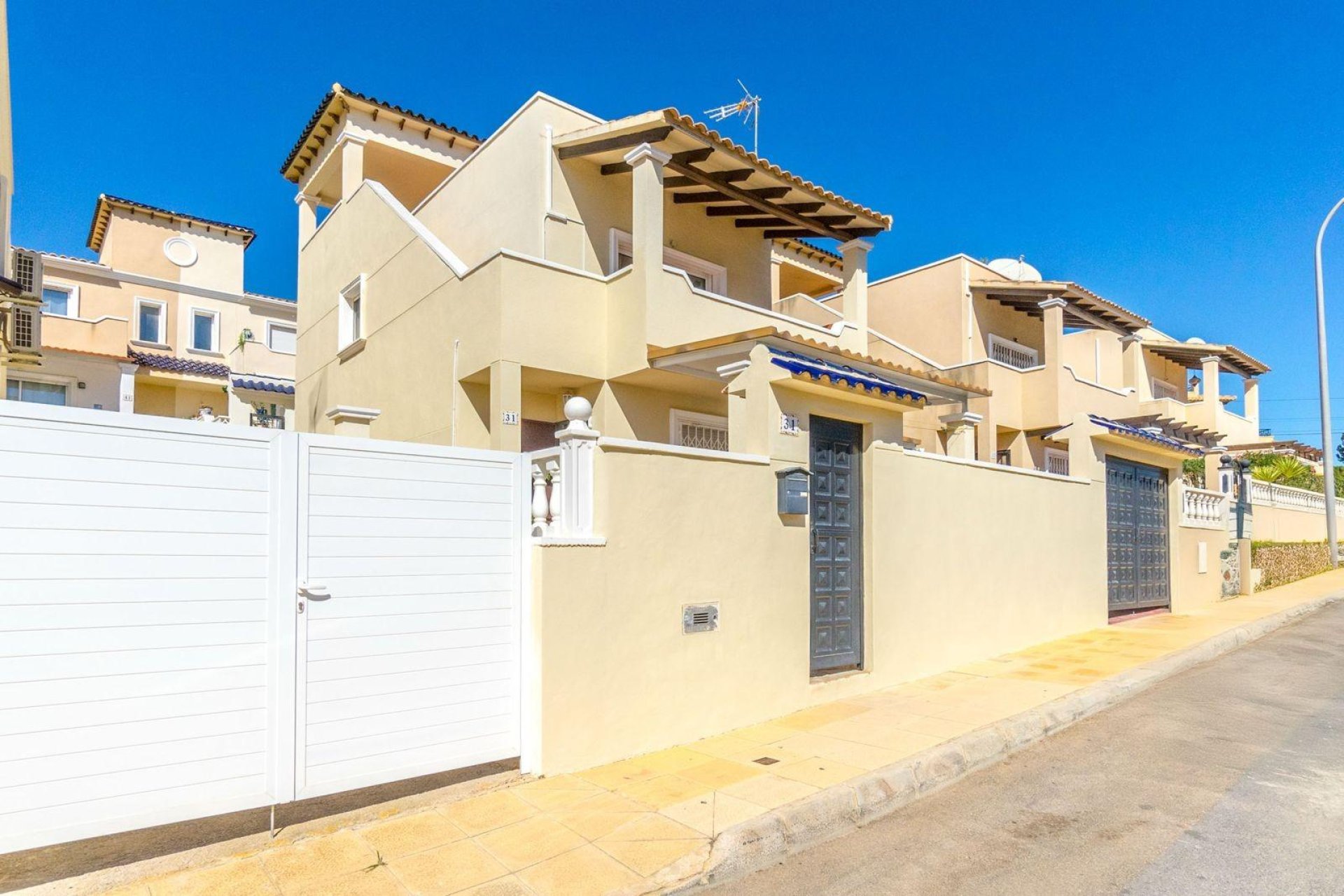 Resale - Townhouse -
San Miguel de Salinas - El Galán