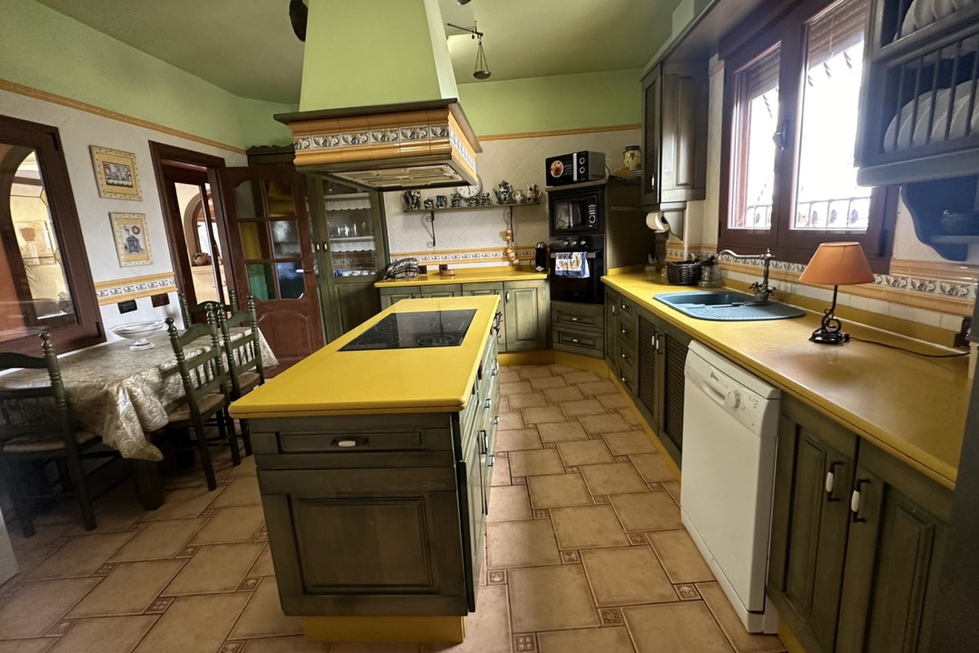 Resale - Townhouse -
San Miguel de Salinas - Inland