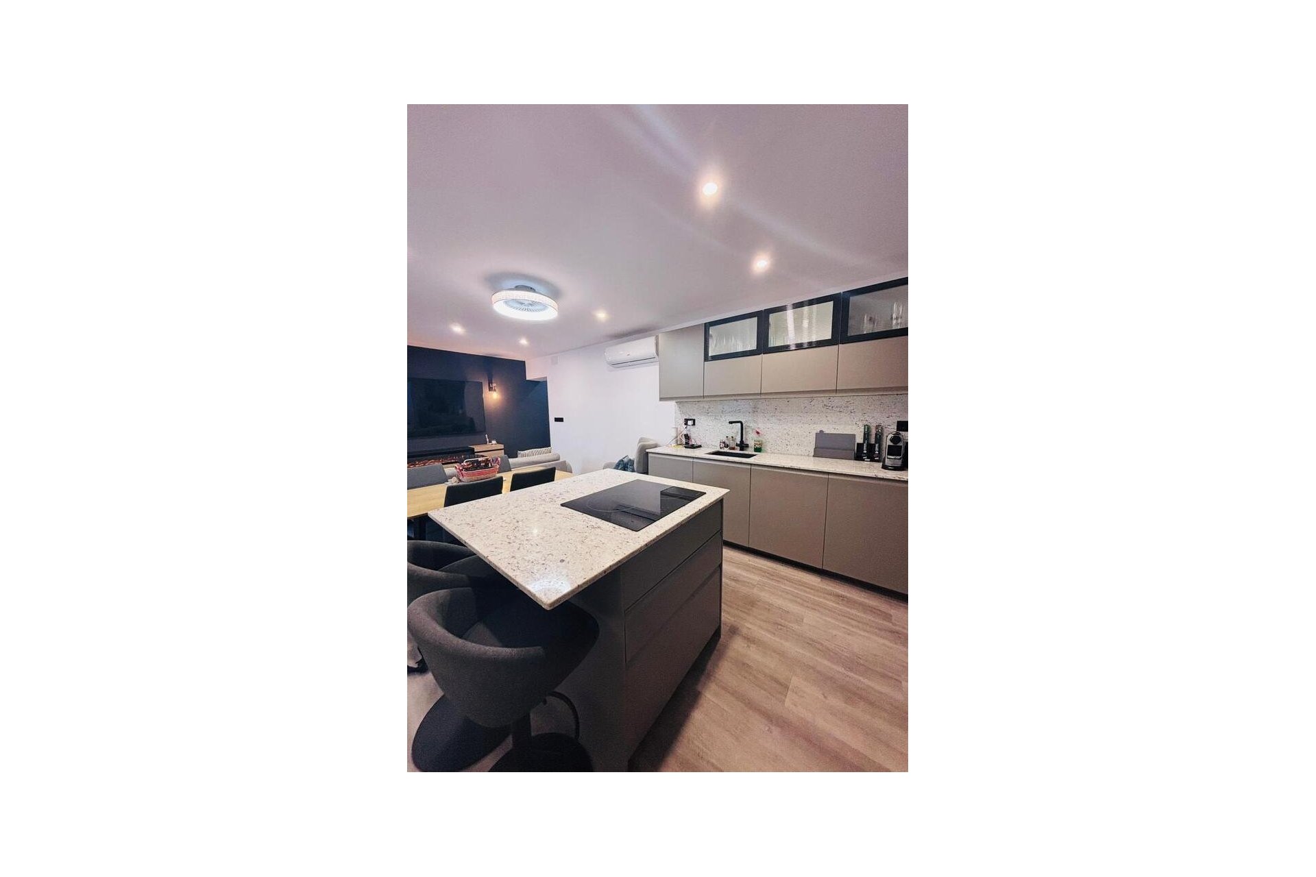 Resale - Townhouse -
San Miguel de Salinas - Inland