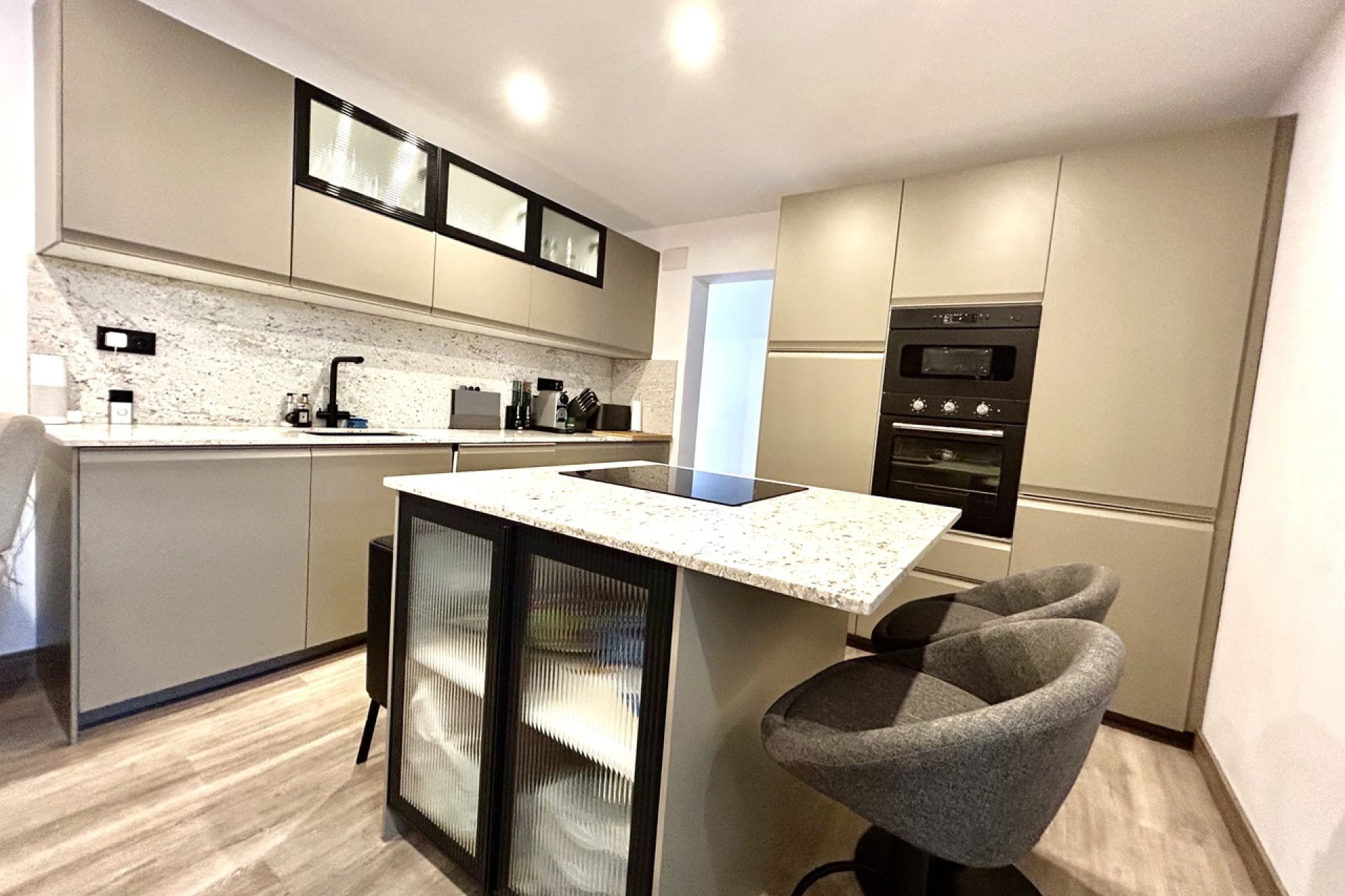 Resale - Townhouse -
San Miguel de Salinas - Inland