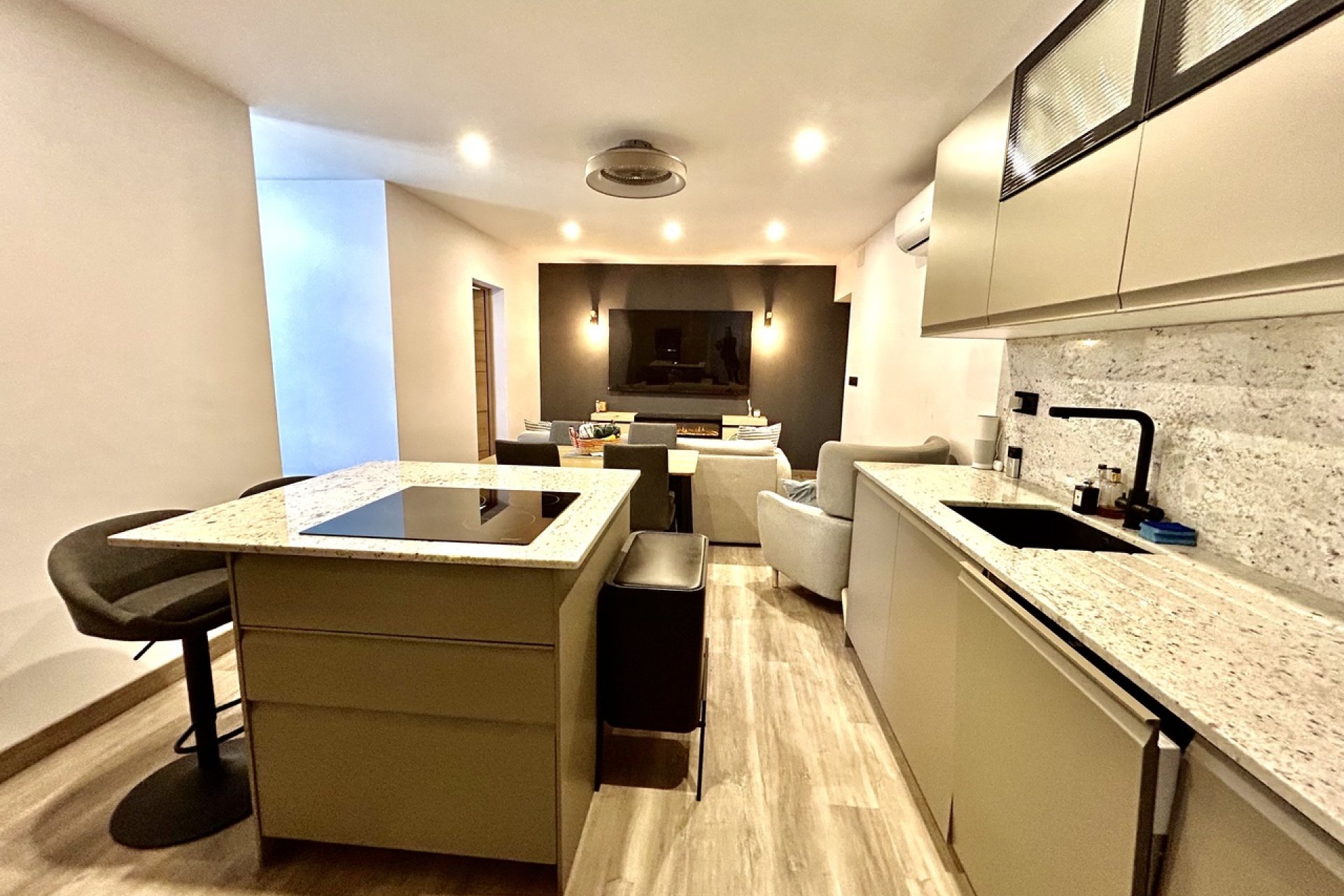 Resale - Townhouse -
San Miguel de Salinas - Inland