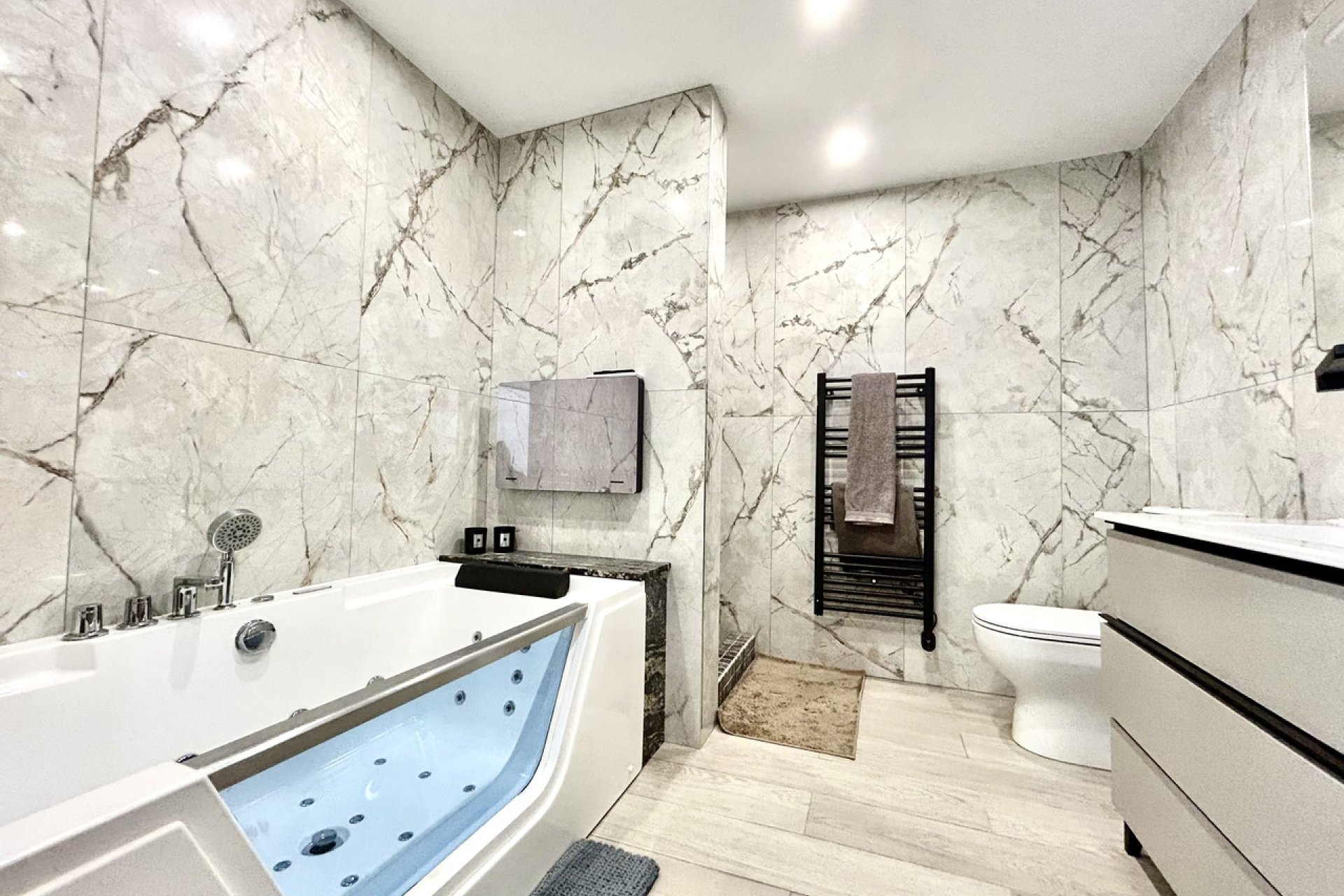 Resale - Townhouse -
San Miguel de Salinas - Inland