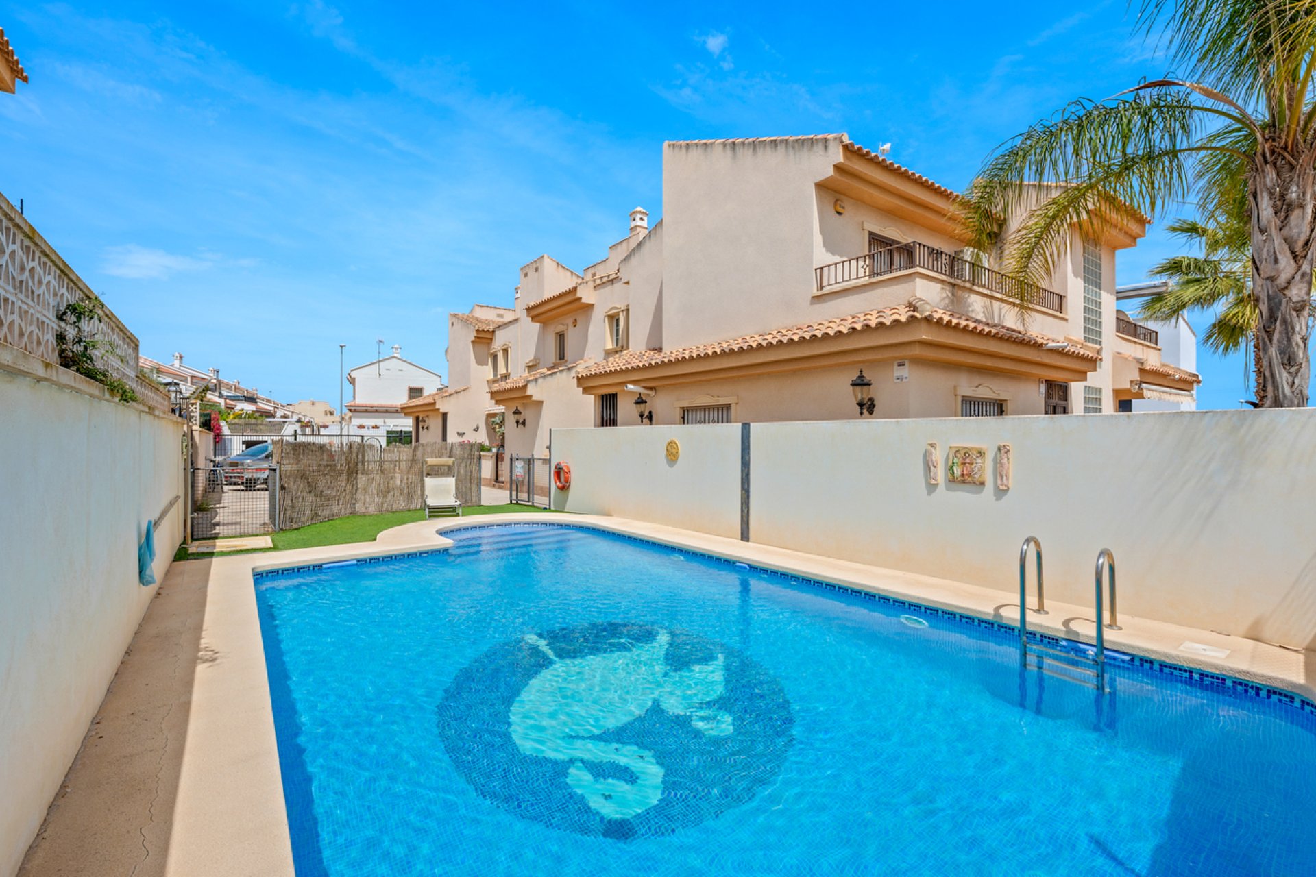 Resale - Townhouse -
San Miguel de Salinas - Inland