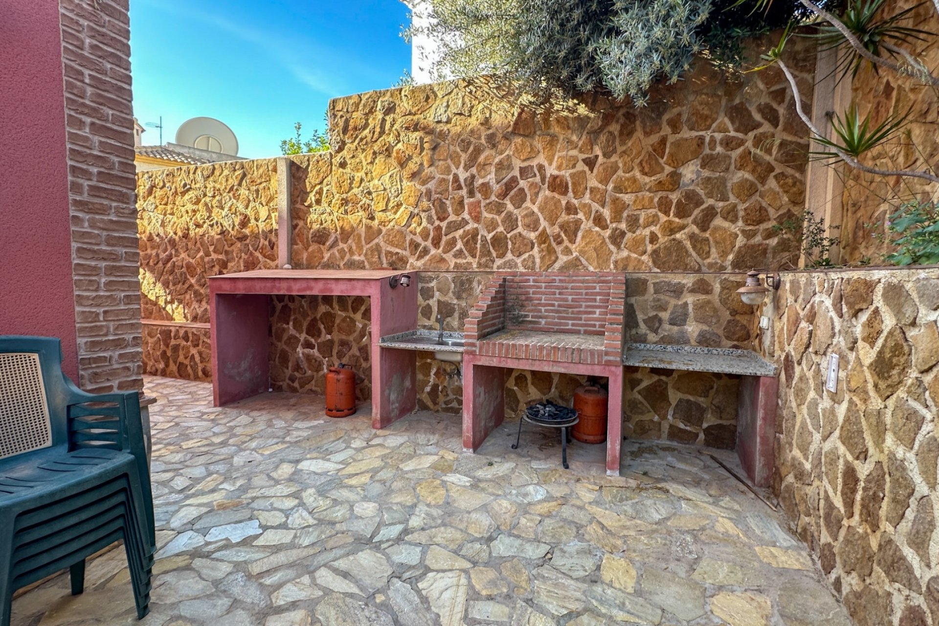 Resale - Townhouse -
San Miguel de Salinas - Inland