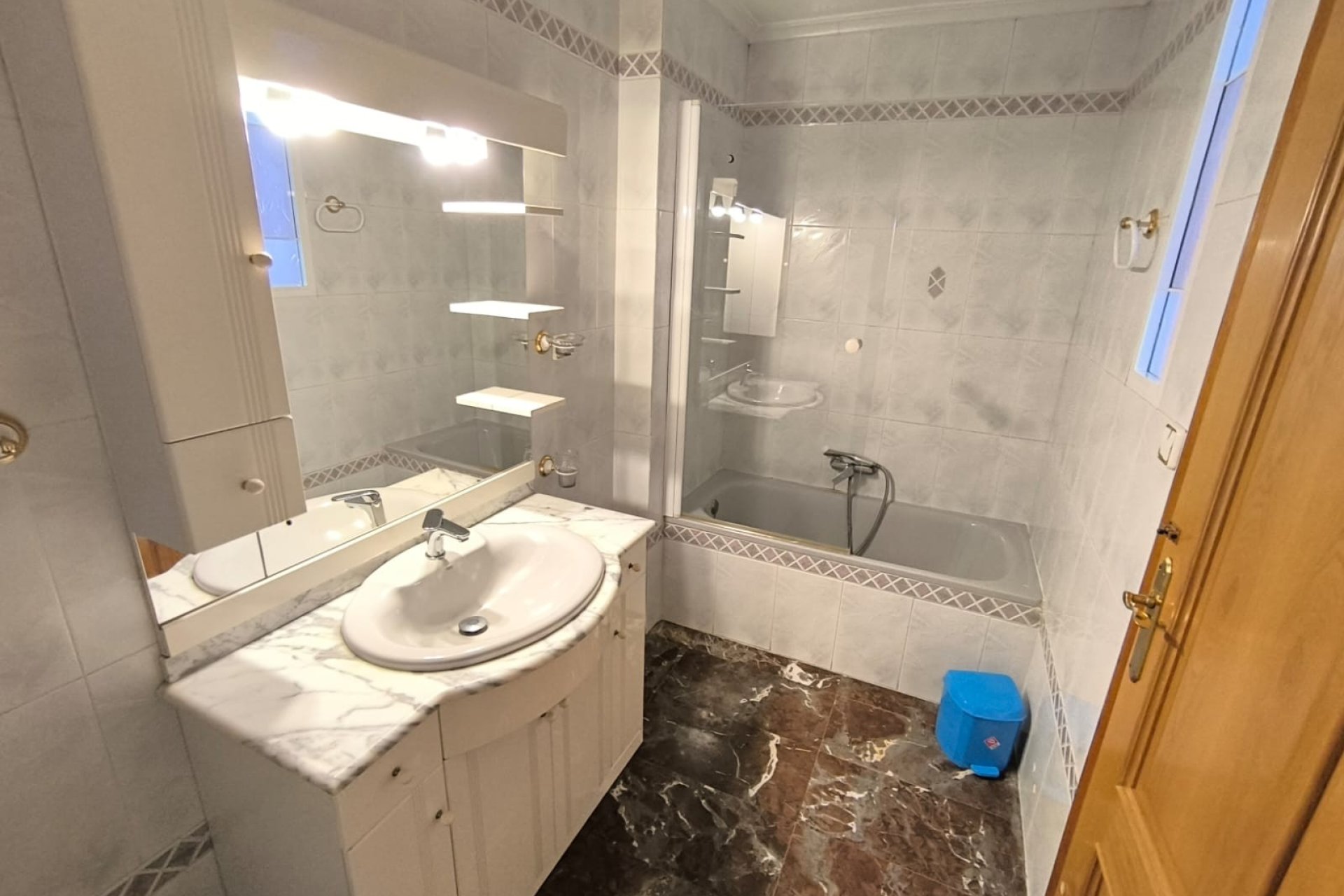 Resale - Townhouse -
Sax - Inland