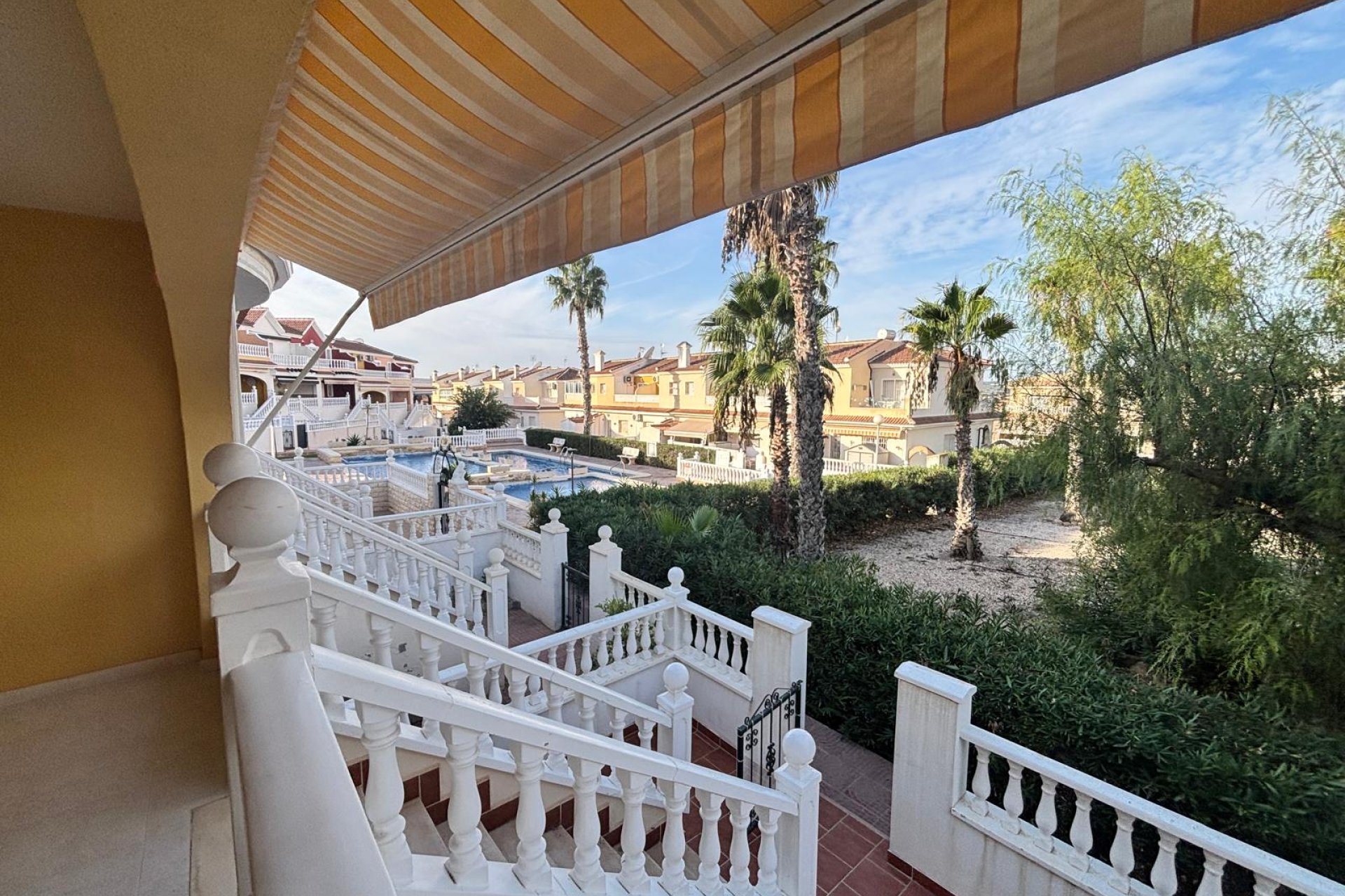 Resale - Townhouse -
Urbanización Monteazul