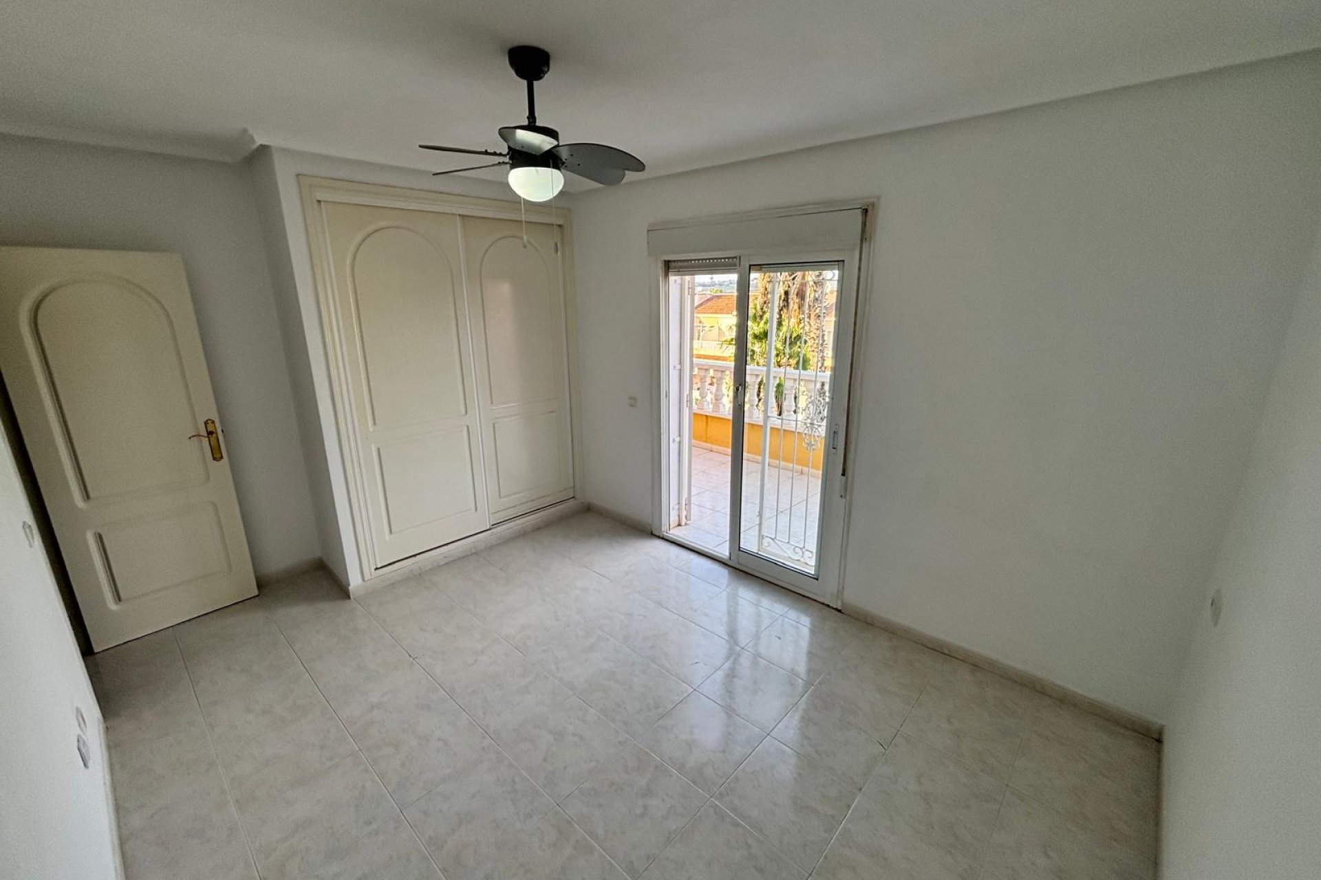Resale - Townhouse -
Urbanización Monteazul