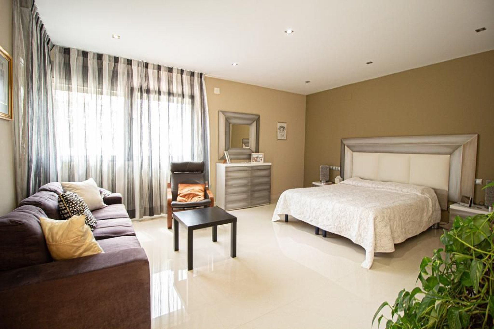 Resale - Villa -
Alfas del Pí - Albir