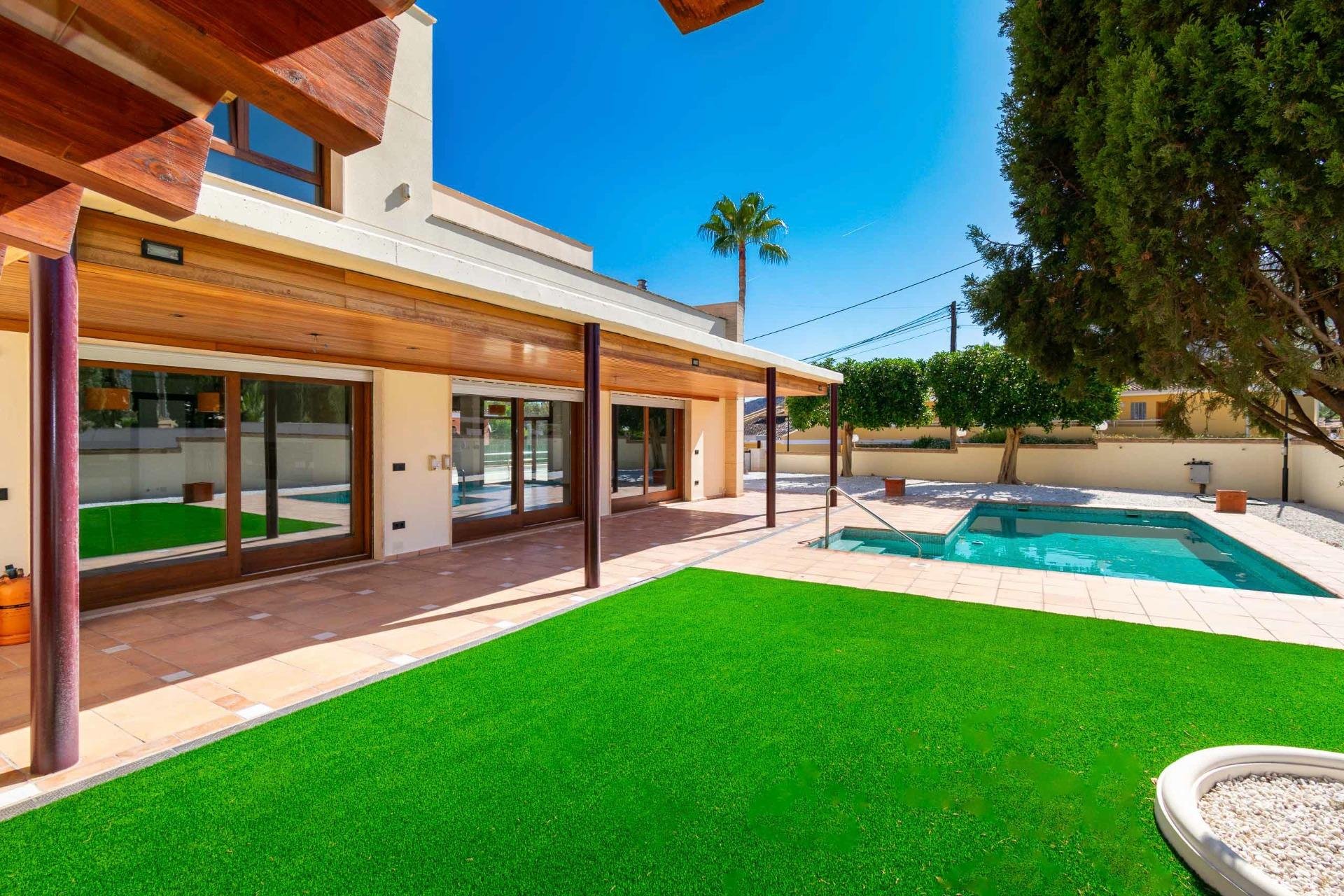 Resale - Villa -
Alfas del Pí - Costa Blanca